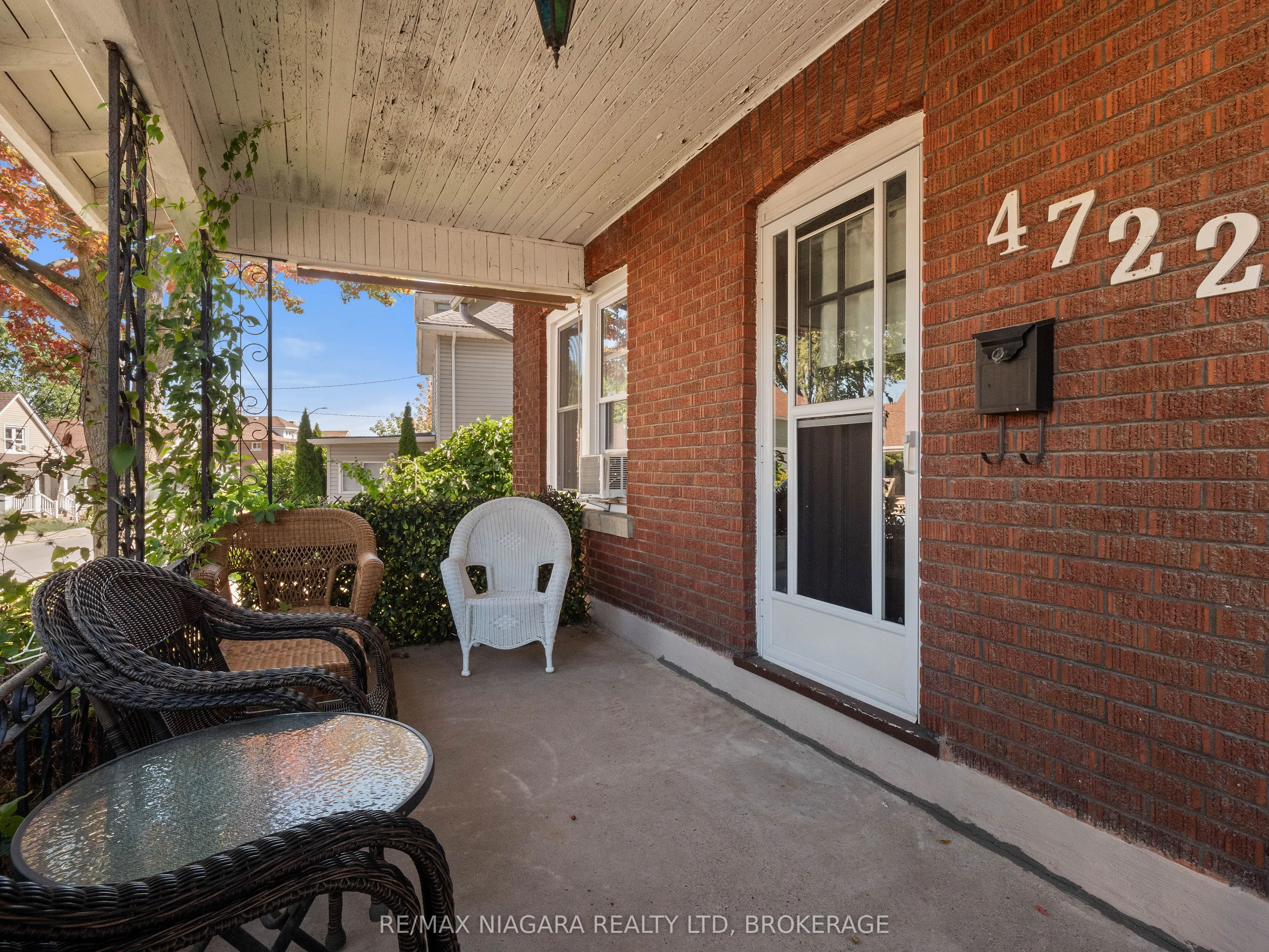 4722 Ryerson Crescent