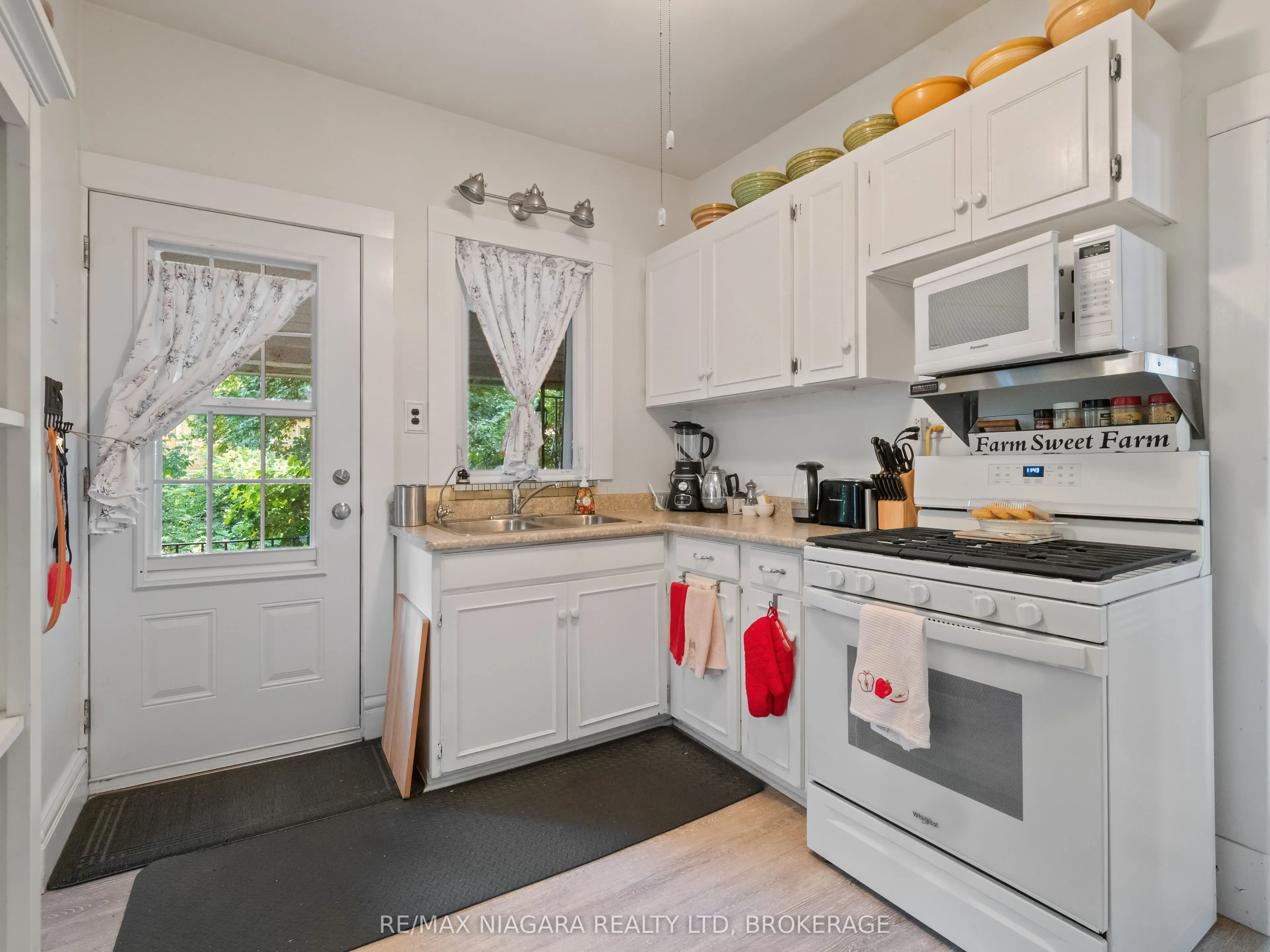 4722 Ryerson Crescent