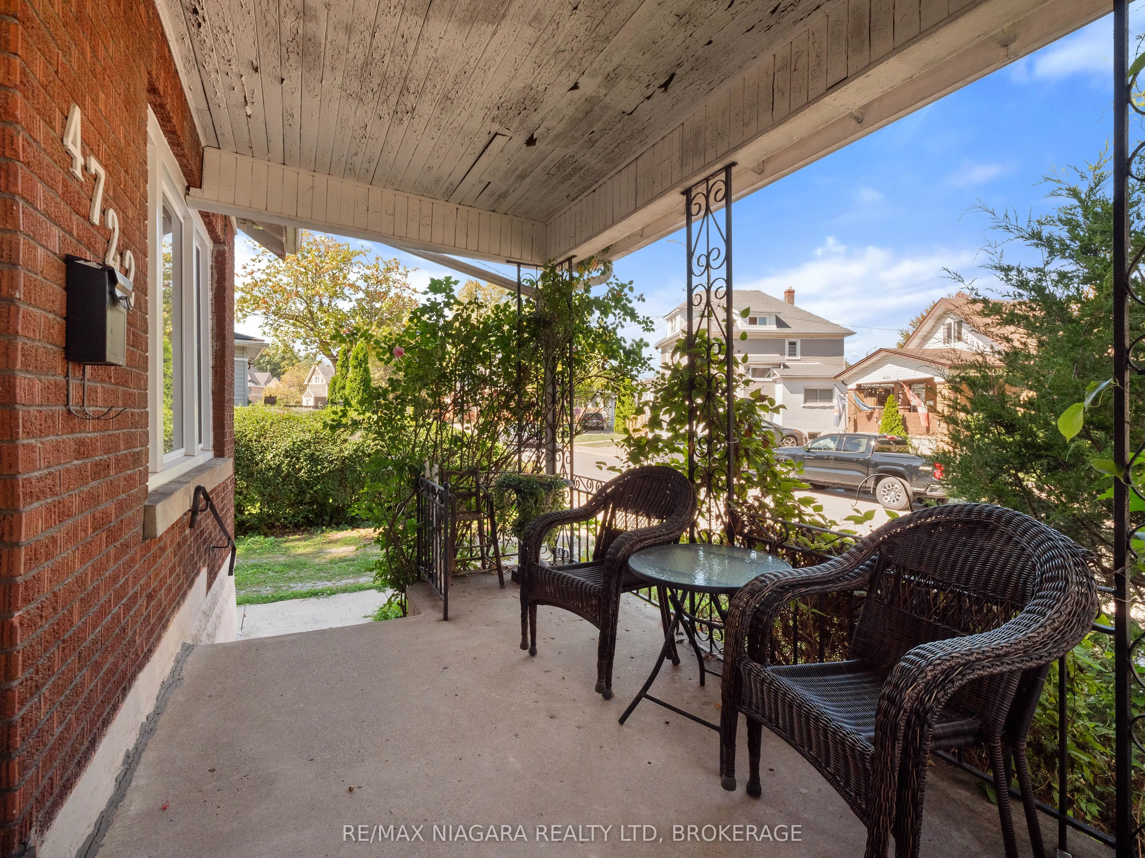 4722 Ryerson Crescent