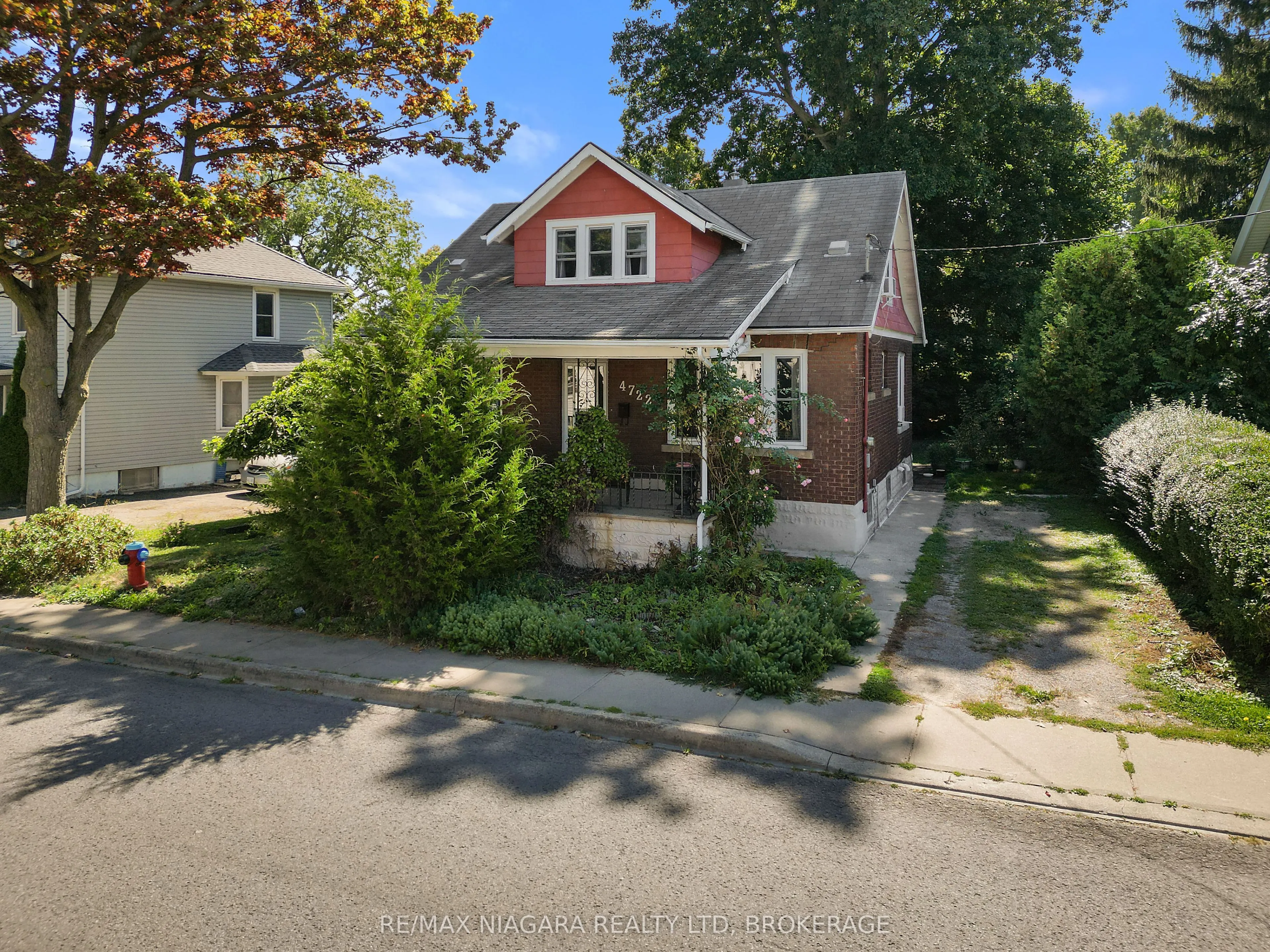 4722 Ryerson Crescent