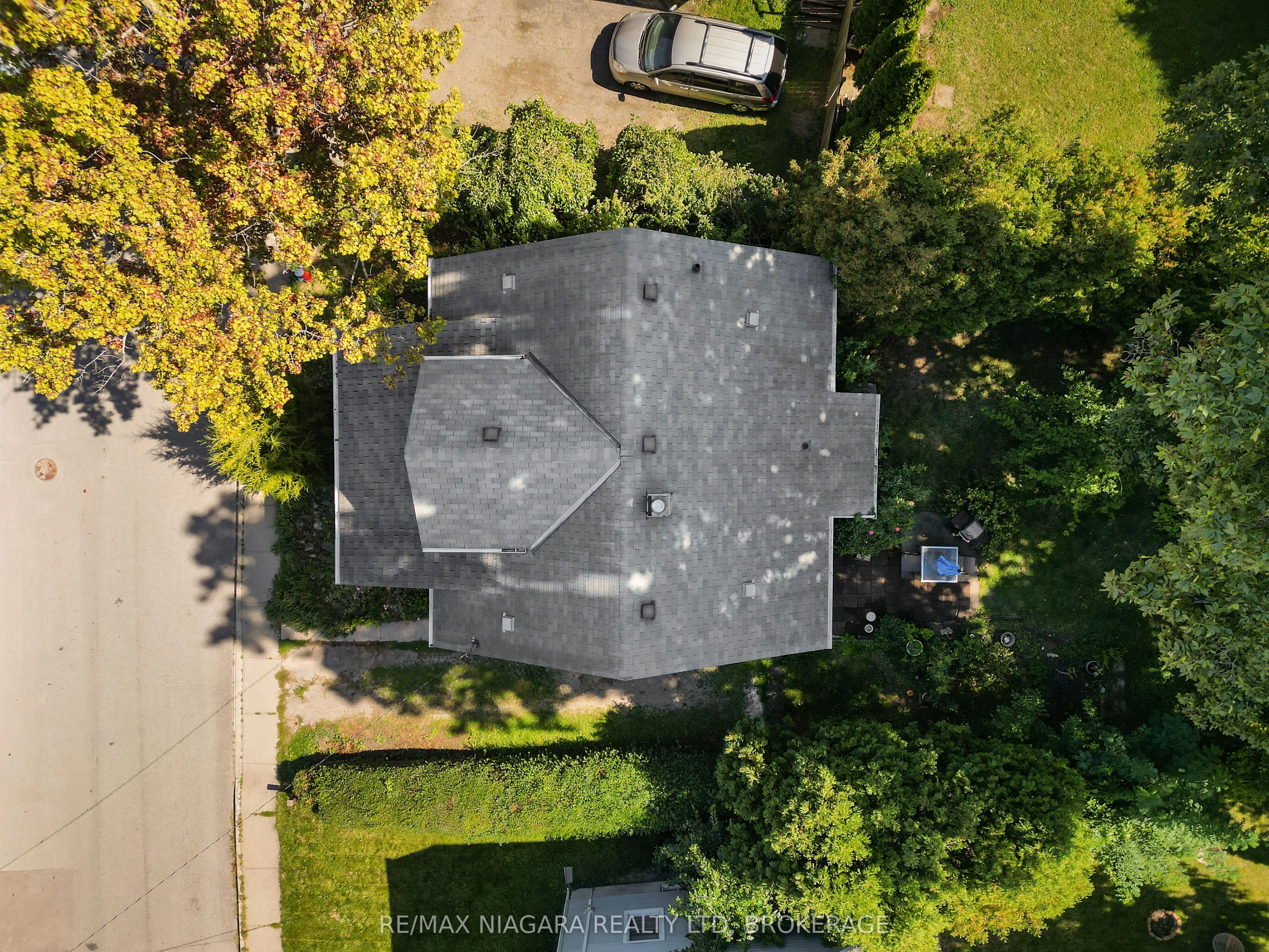 4722 Ryerson Crescent