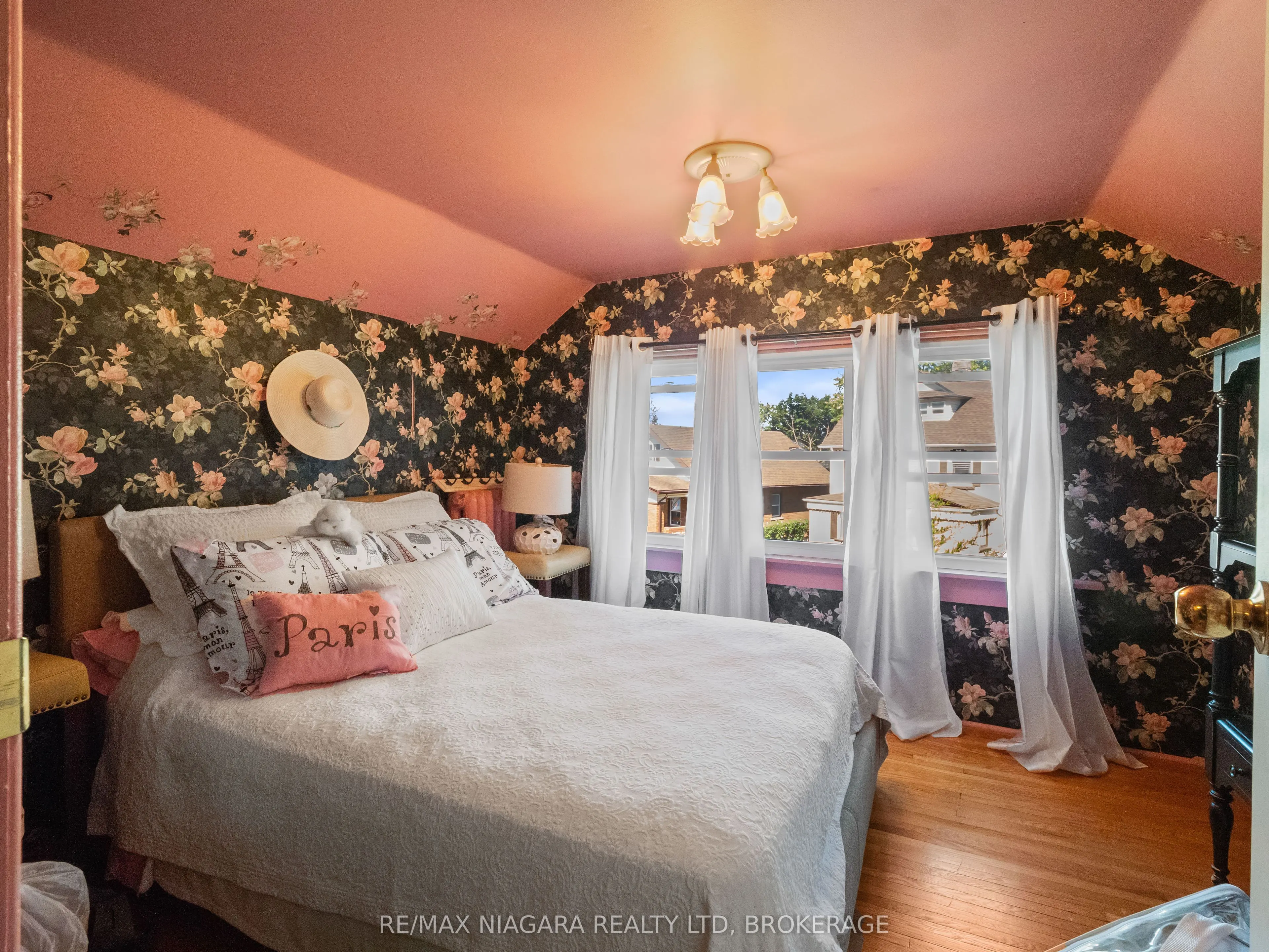 4722 Ryerson Crescent