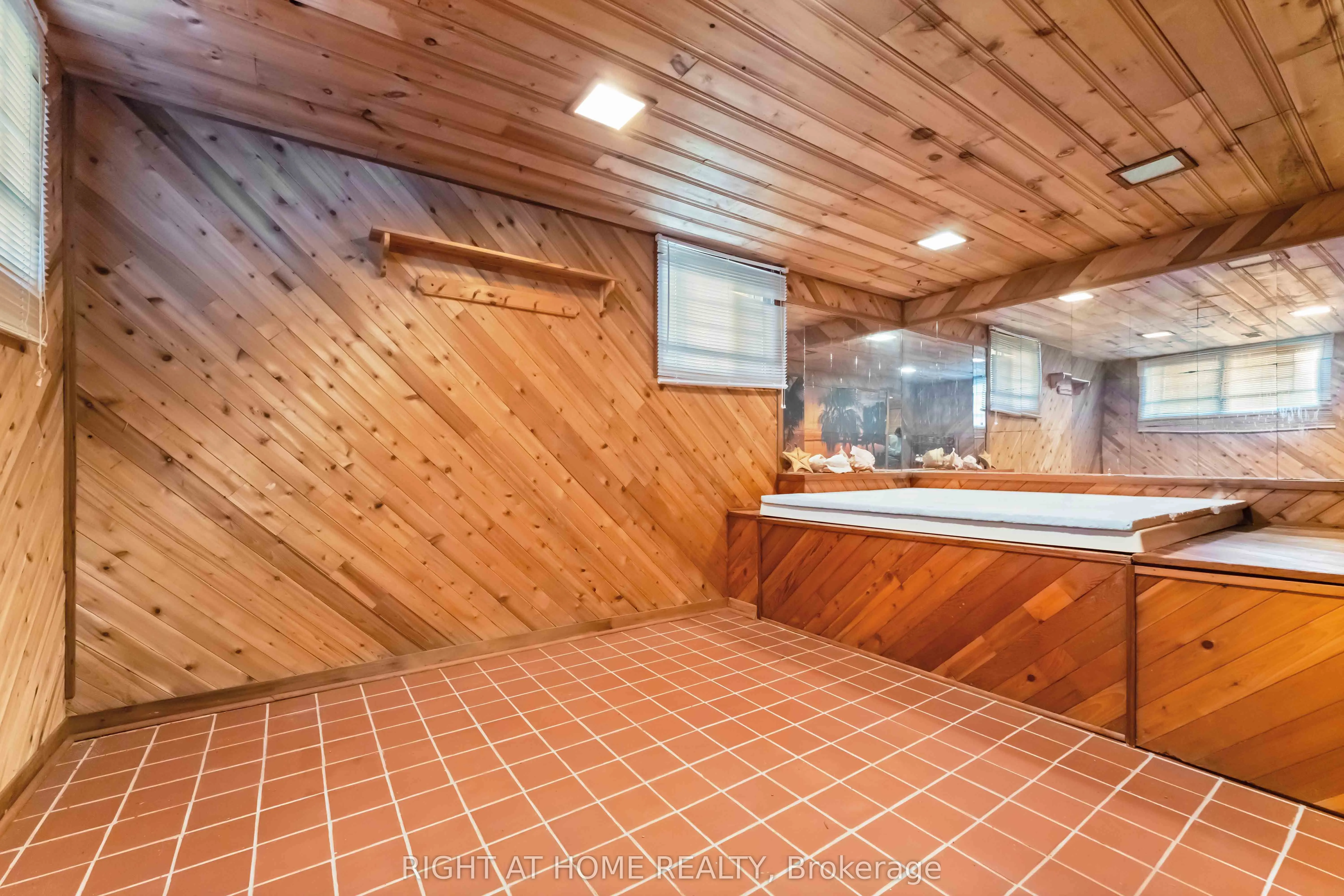 2221 Circle Place