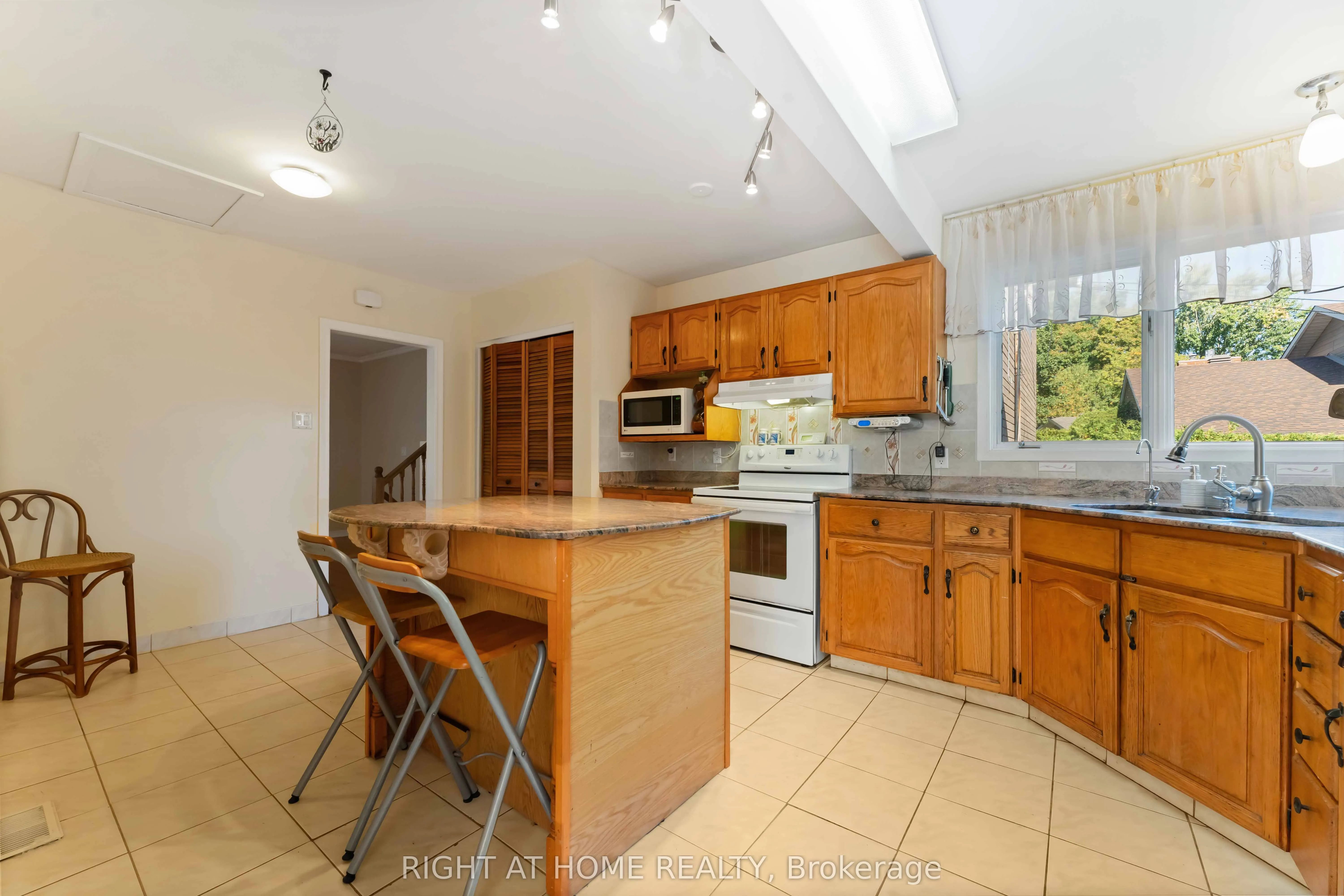 2221 Circle Place
