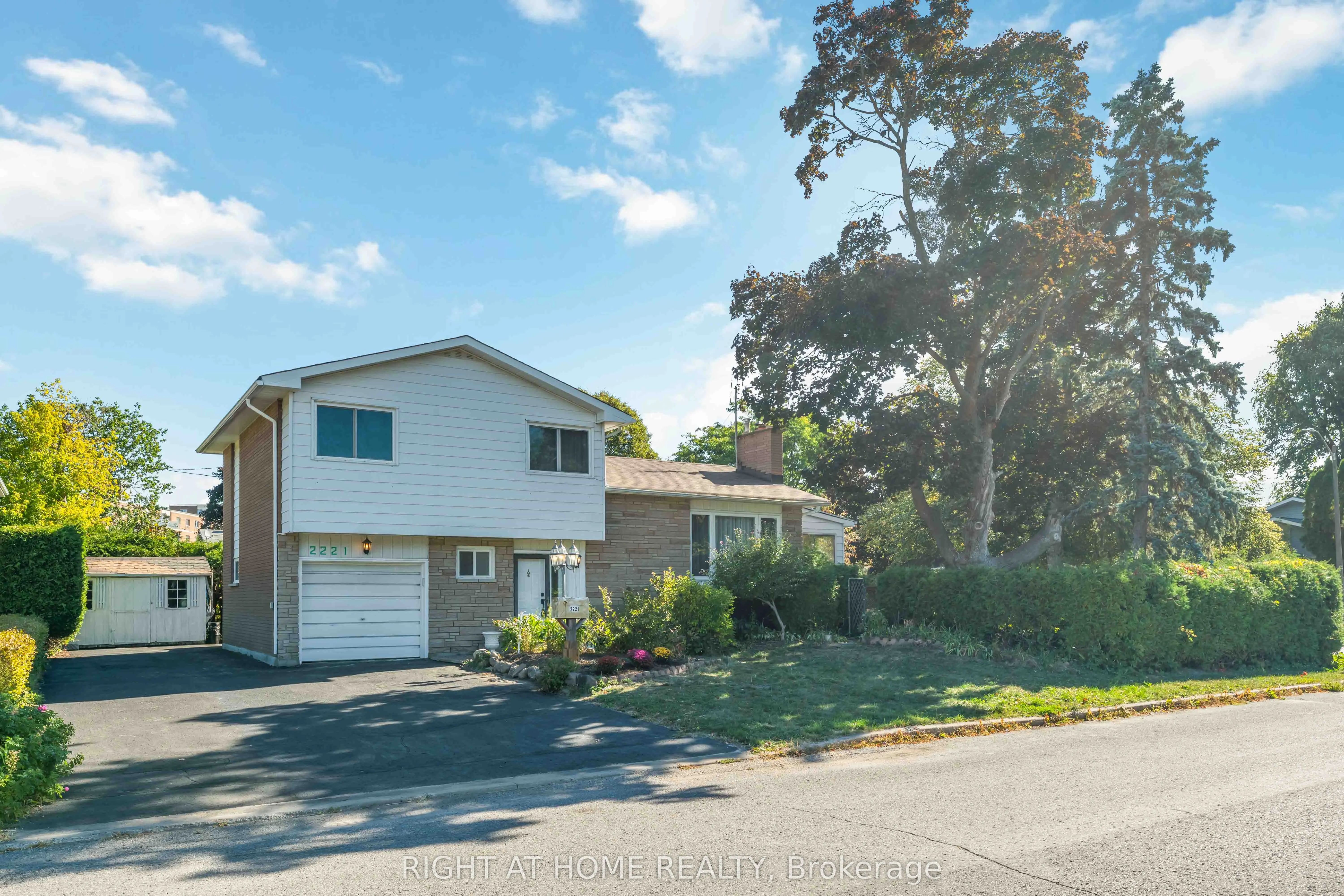 2221 Circle Place