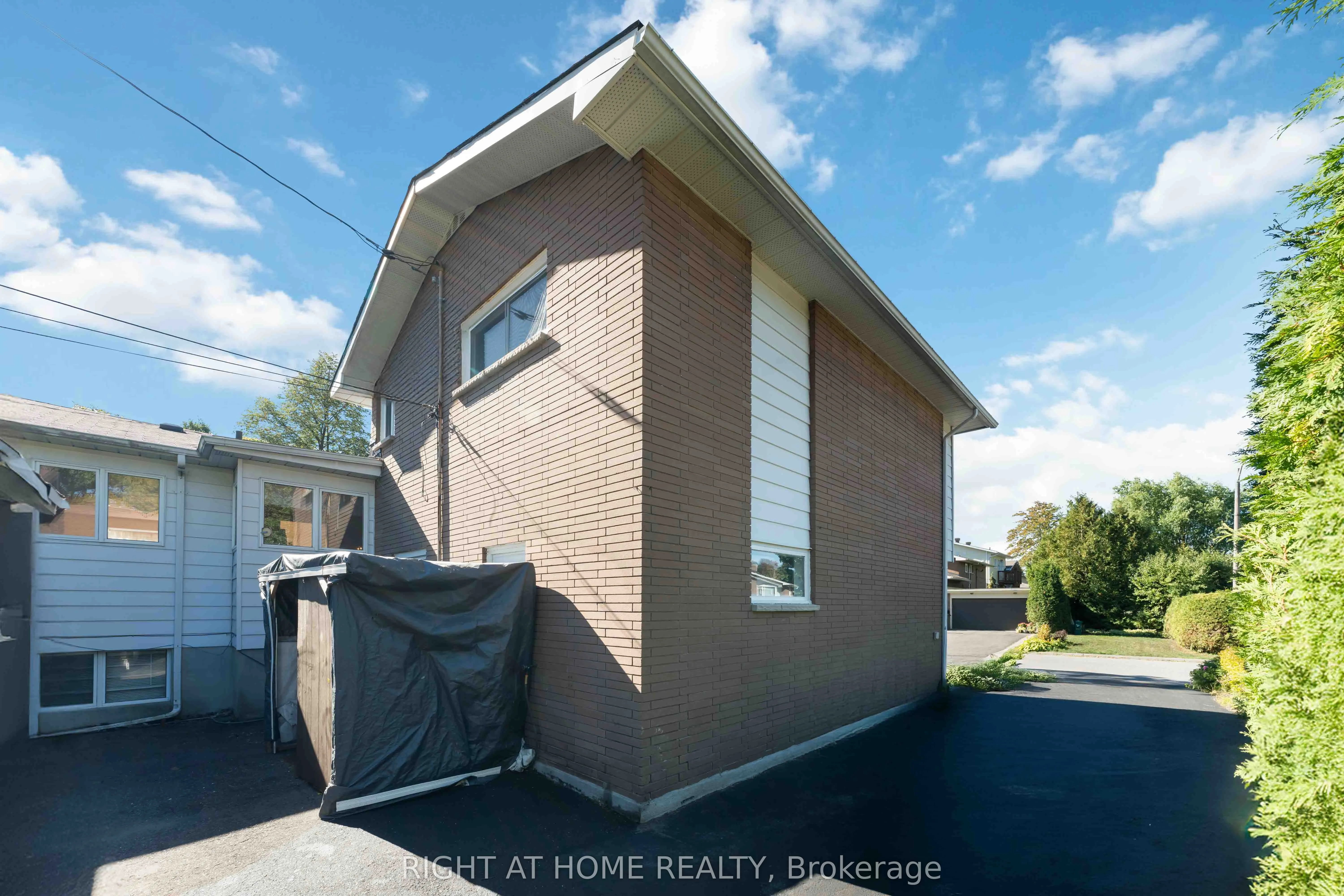 2221 Circle Place
