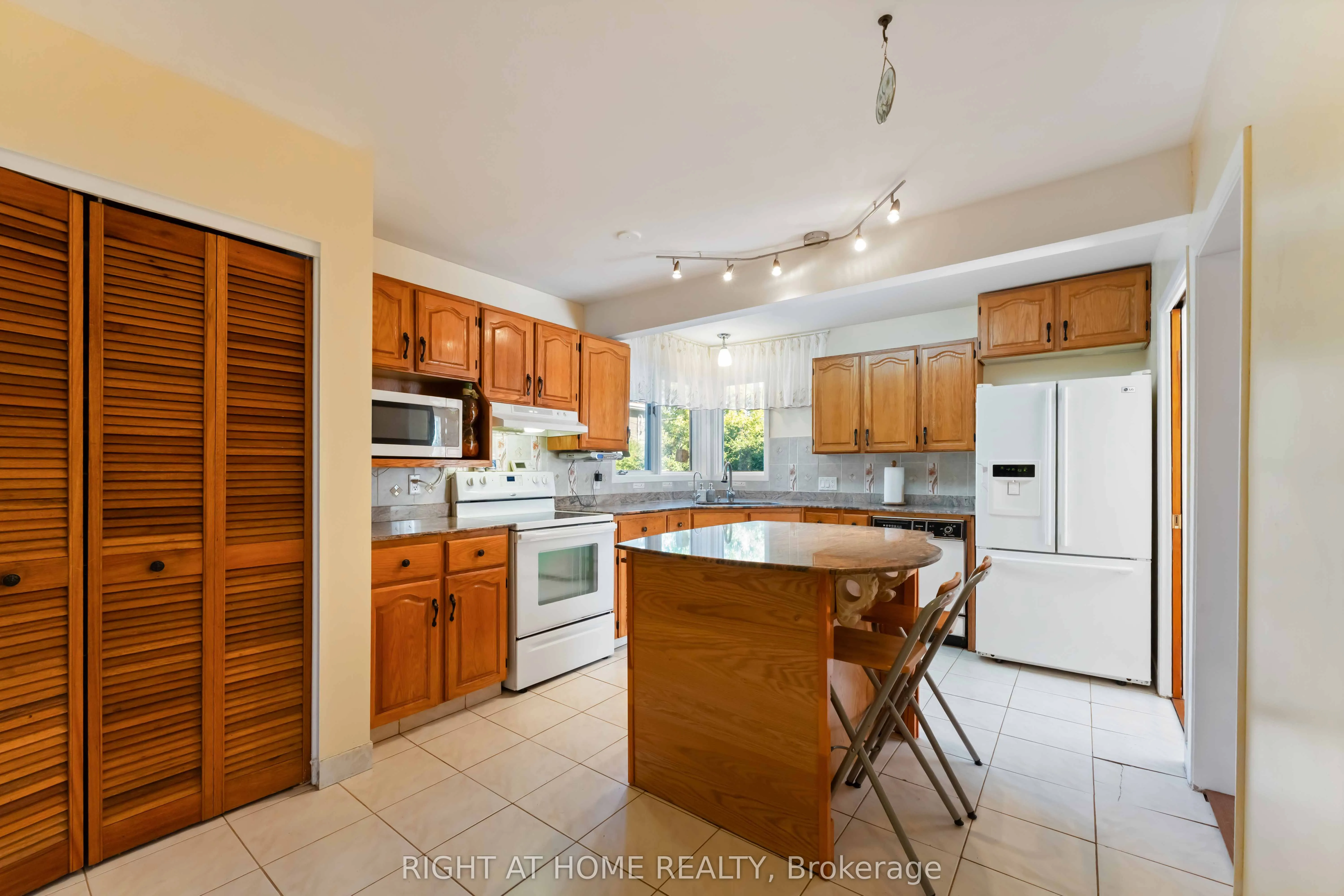 2221 Circle Place