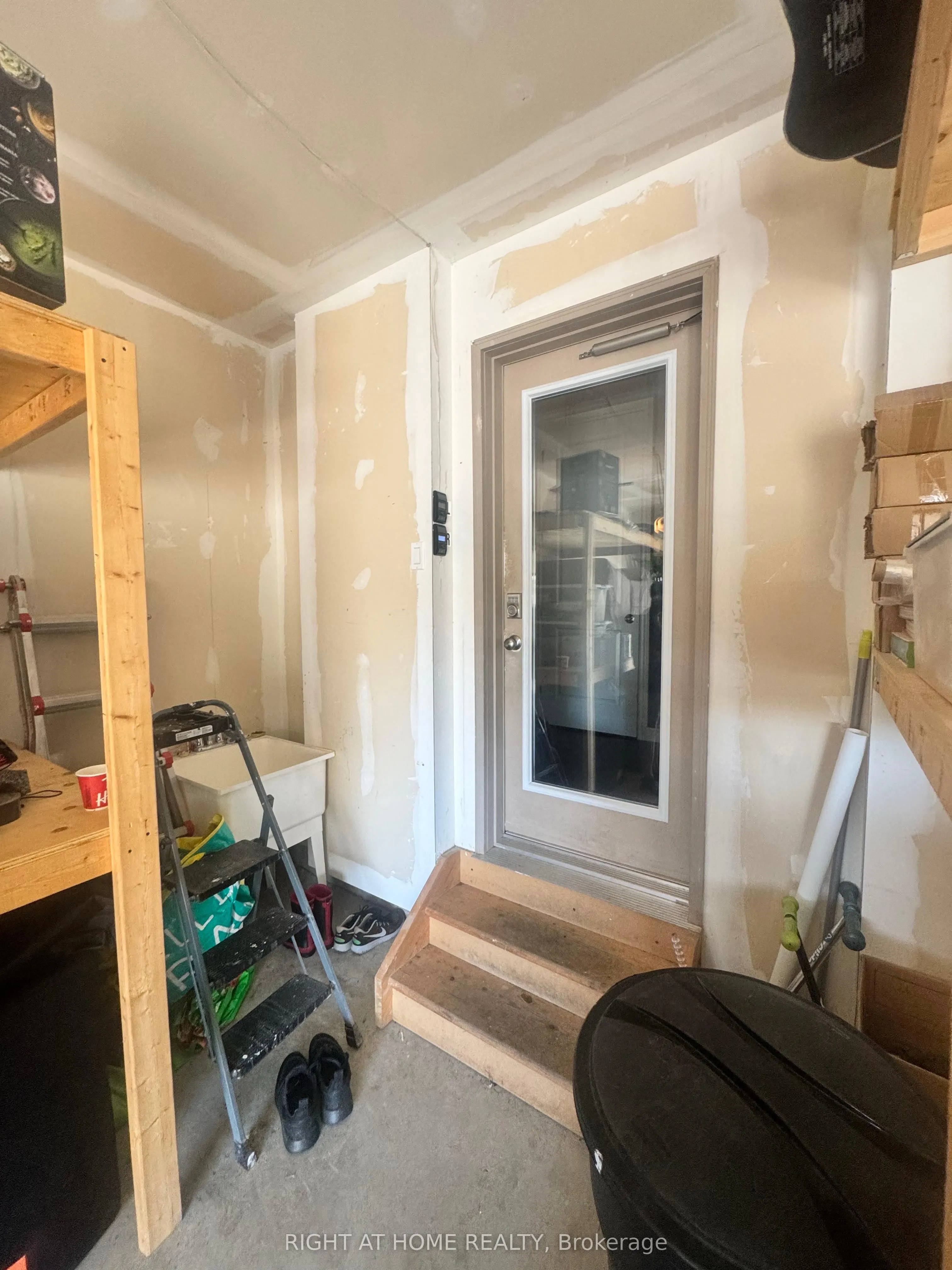 95 Hidden Ridge Crescent
