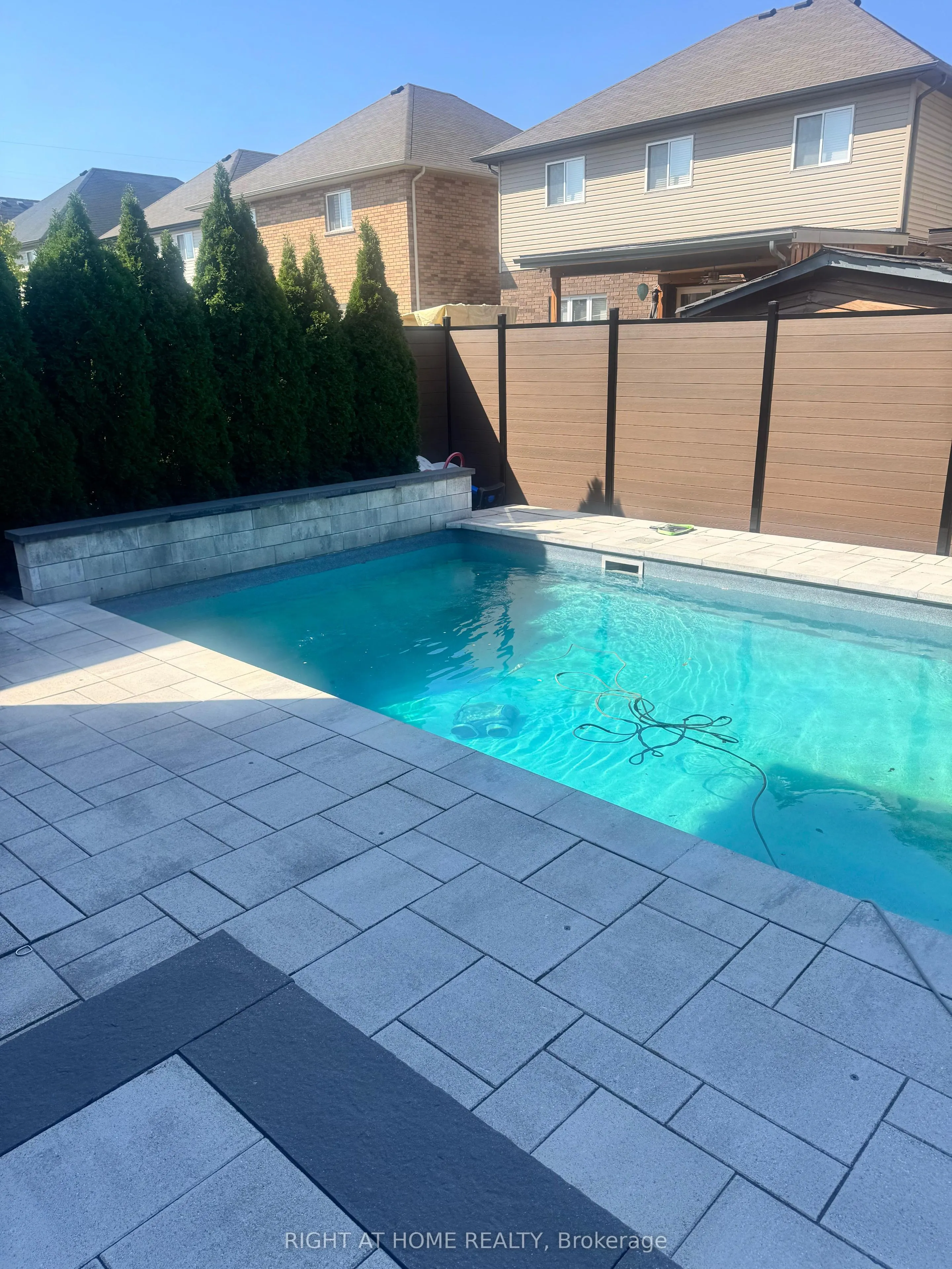 95 Hidden Ridge Crescent