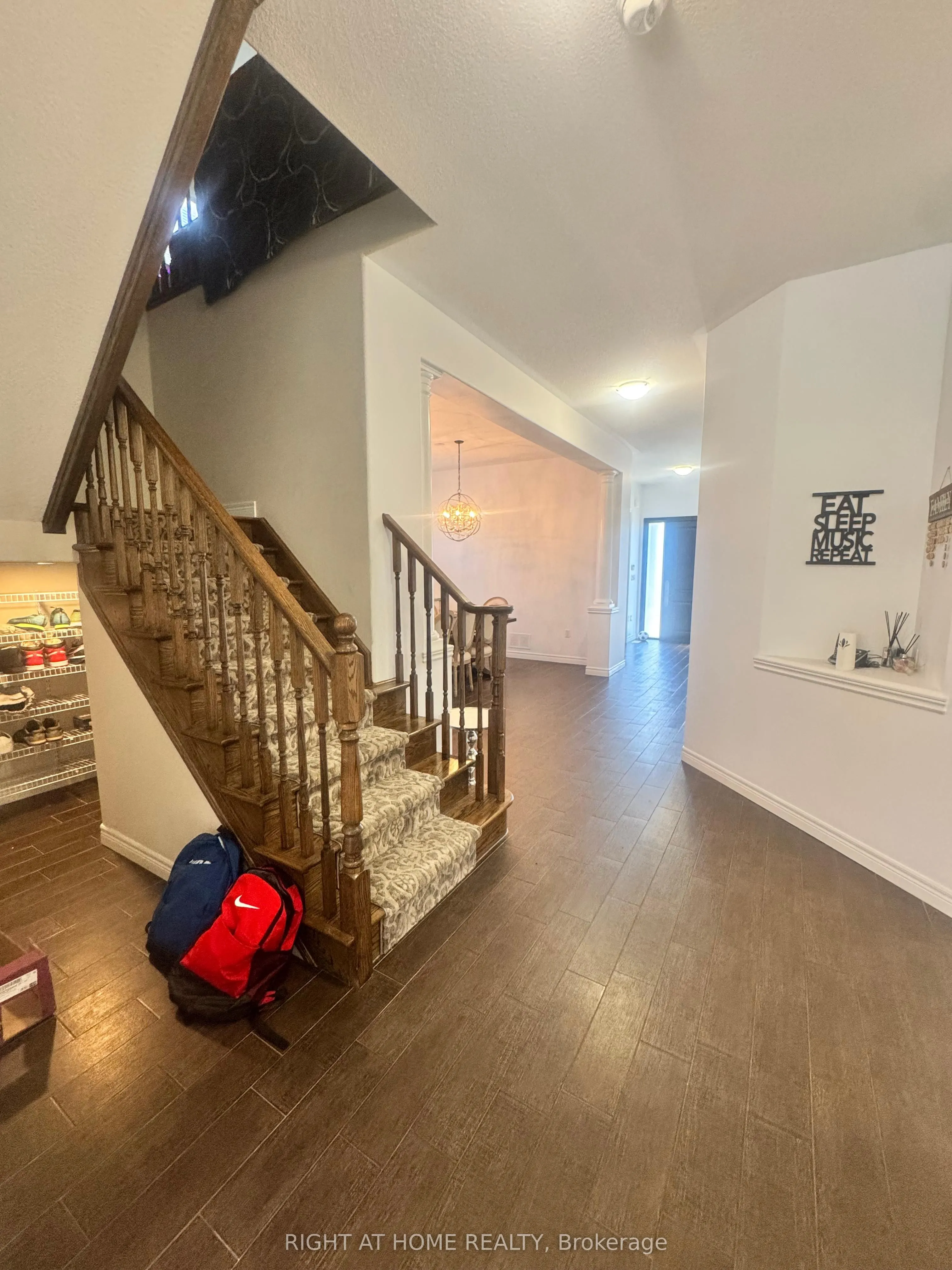 95 Hidden Ridge Crescent