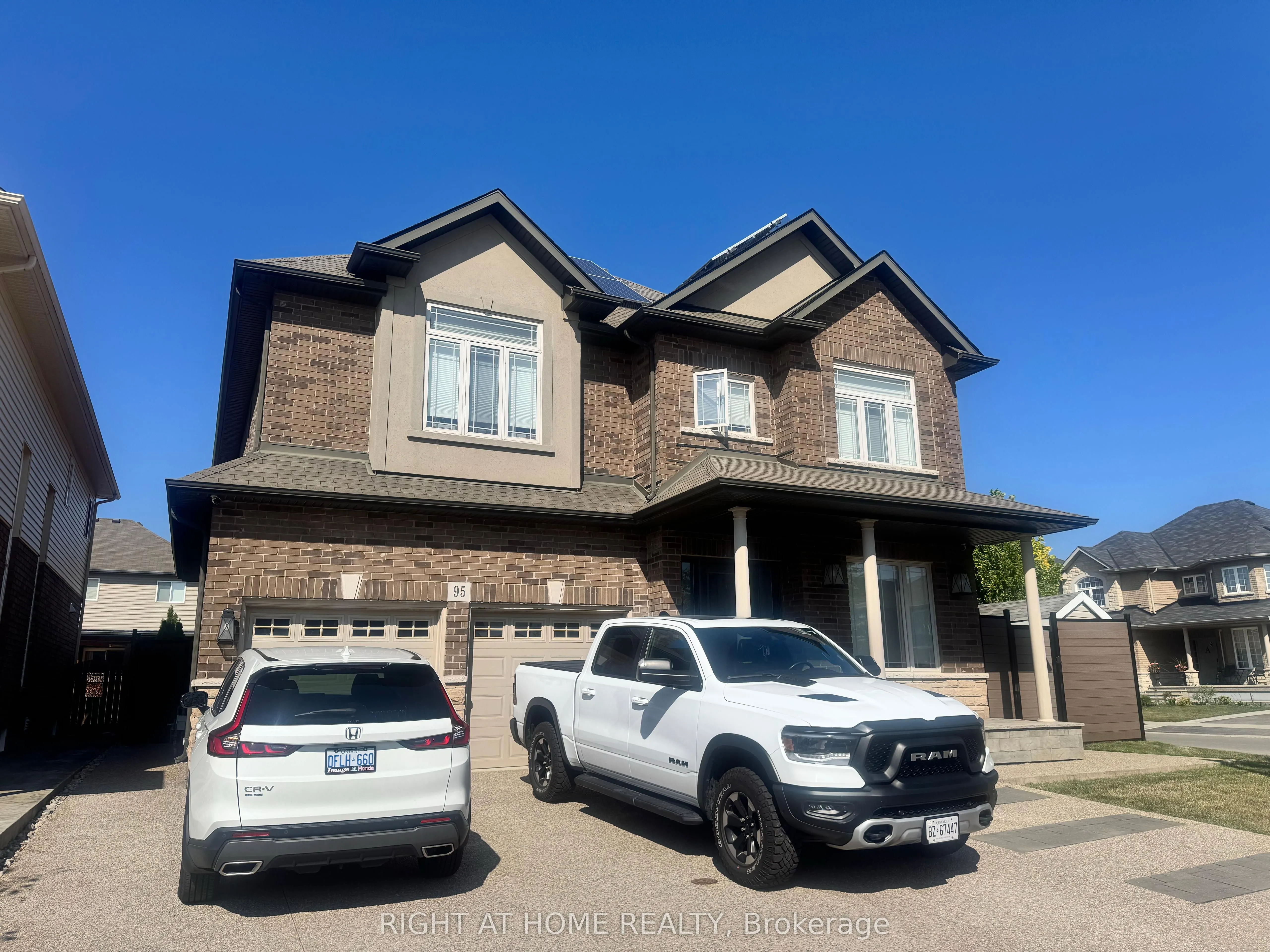95 Hidden Ridge Crescent
