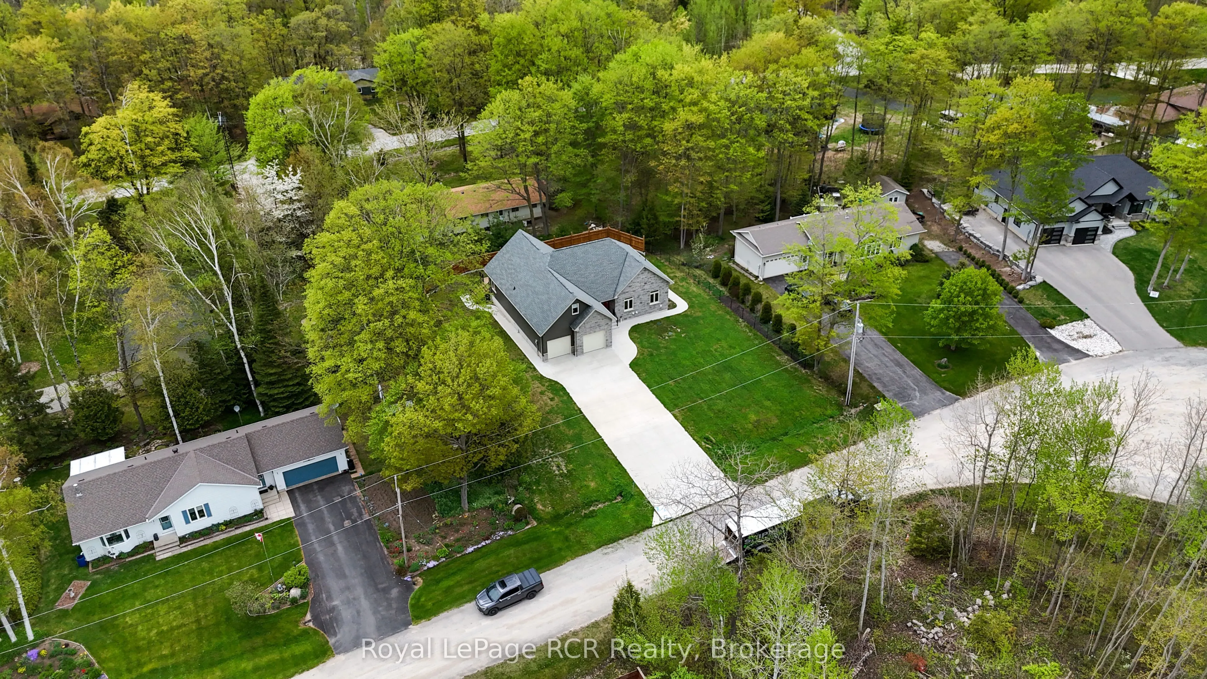 10 Frederick Street E
