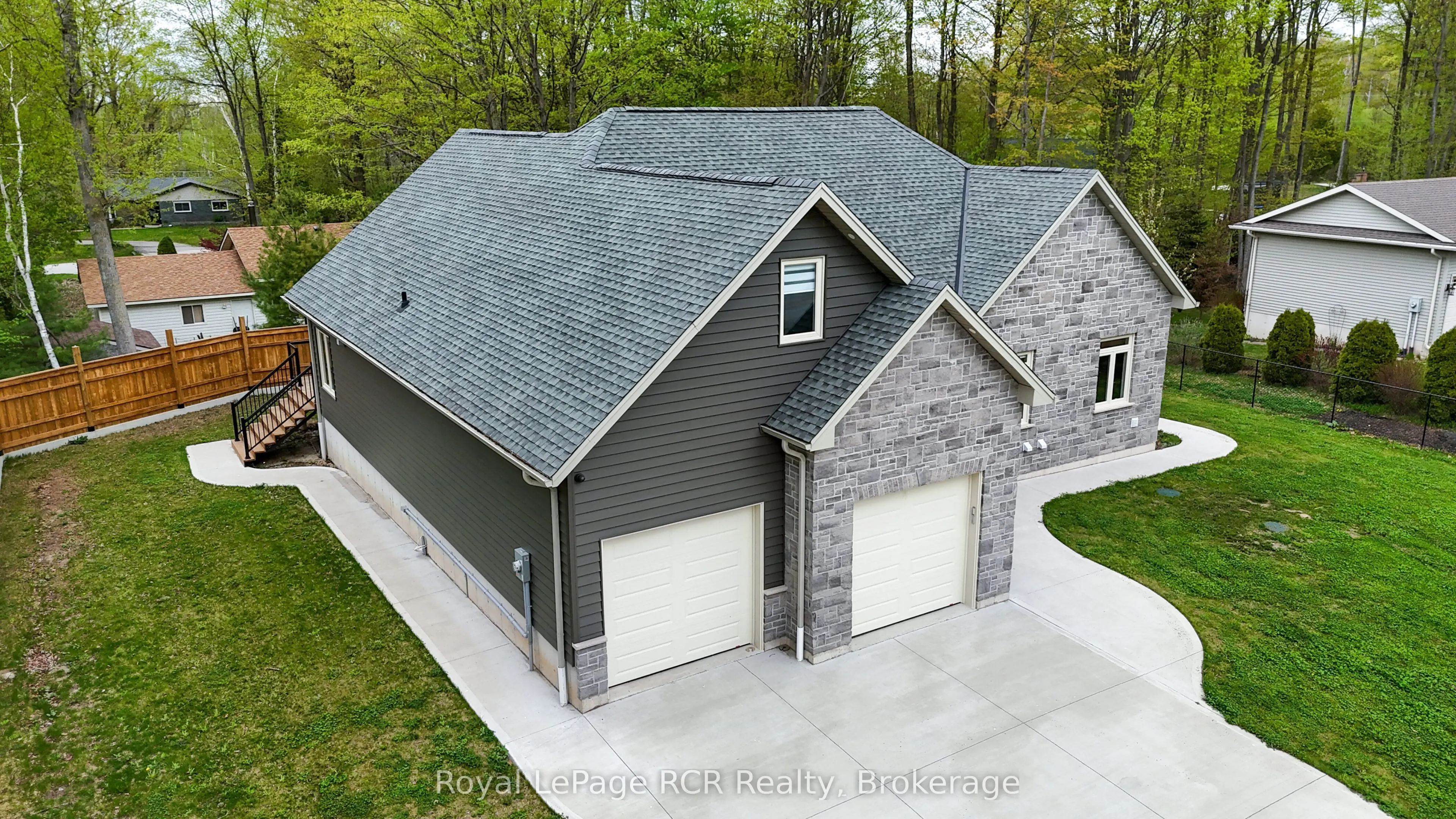 10 Frederick Street E