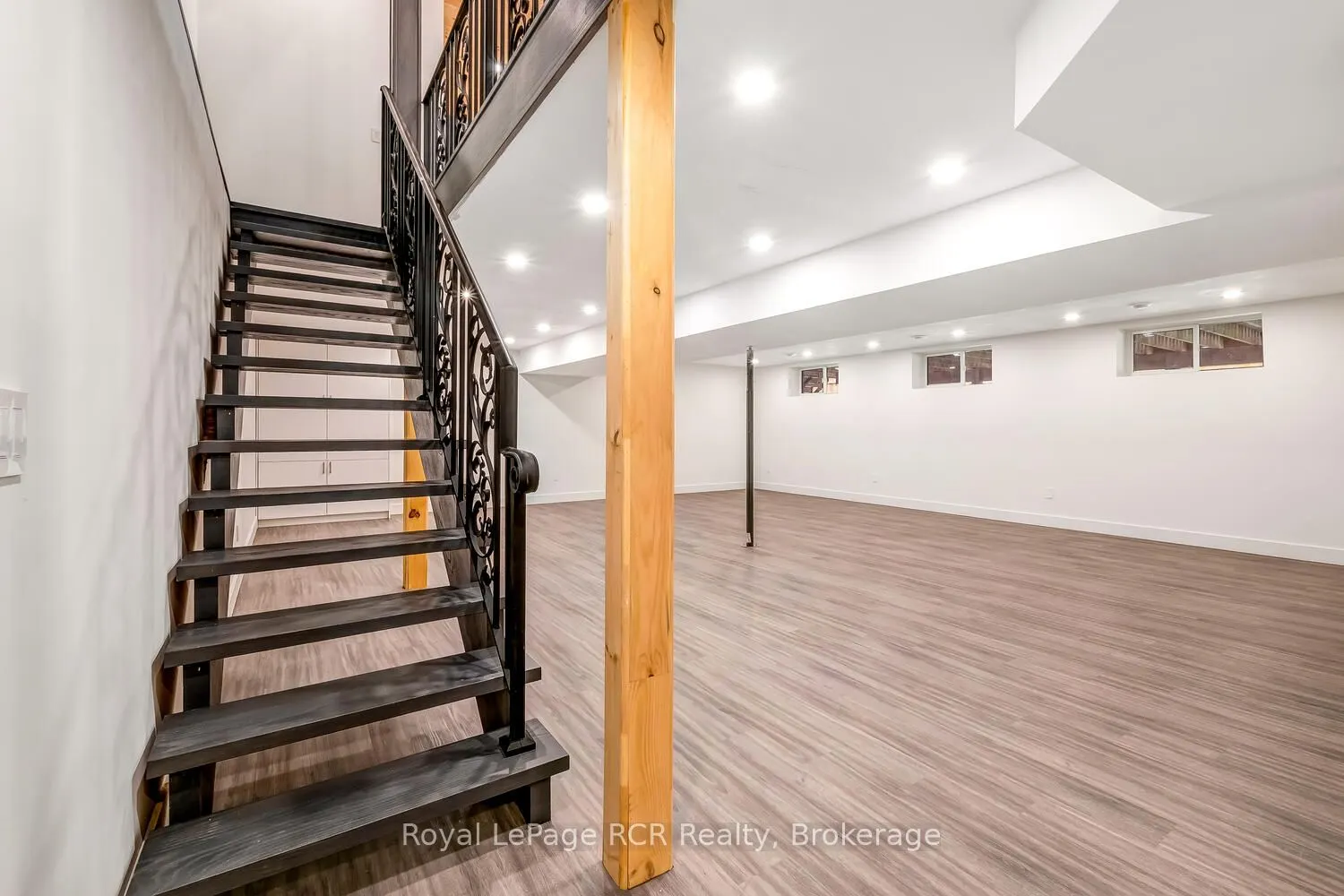 10 Frederick Street E
