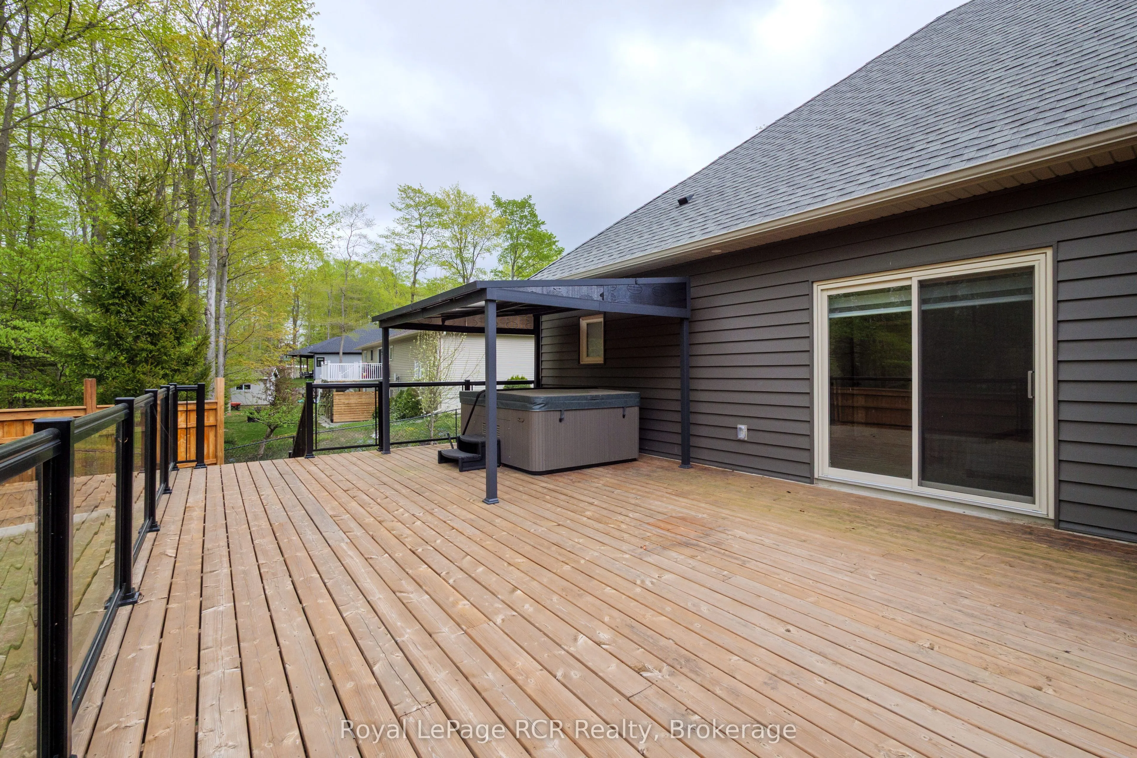 10 Frederick Street E