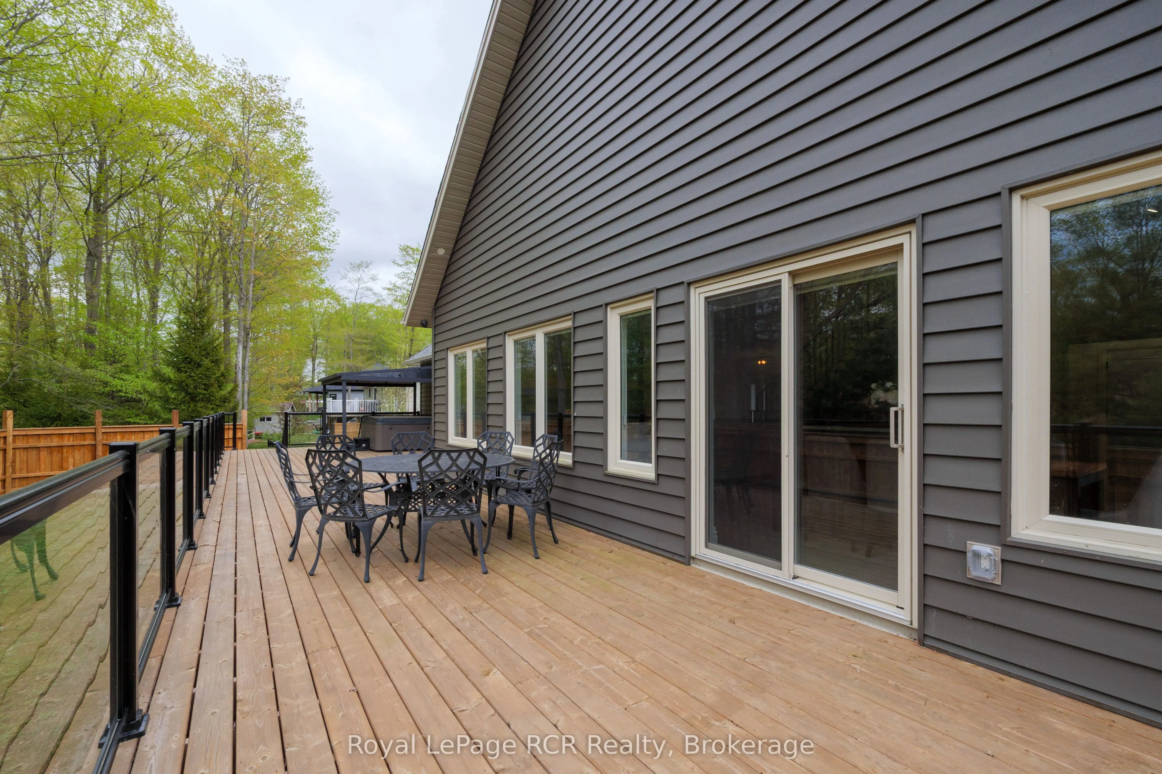 10 Frederick Street E