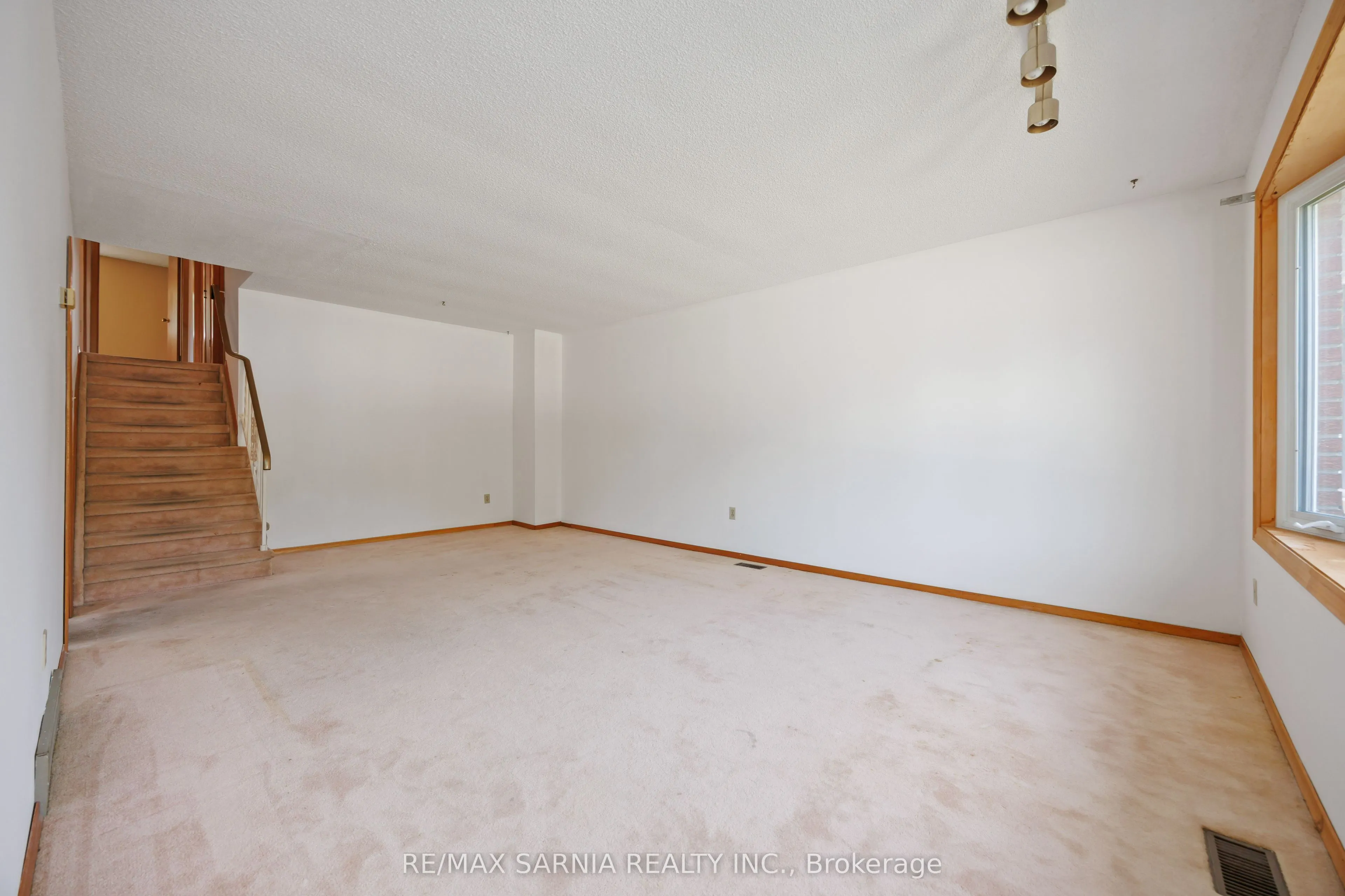 539 Nassau Crescent