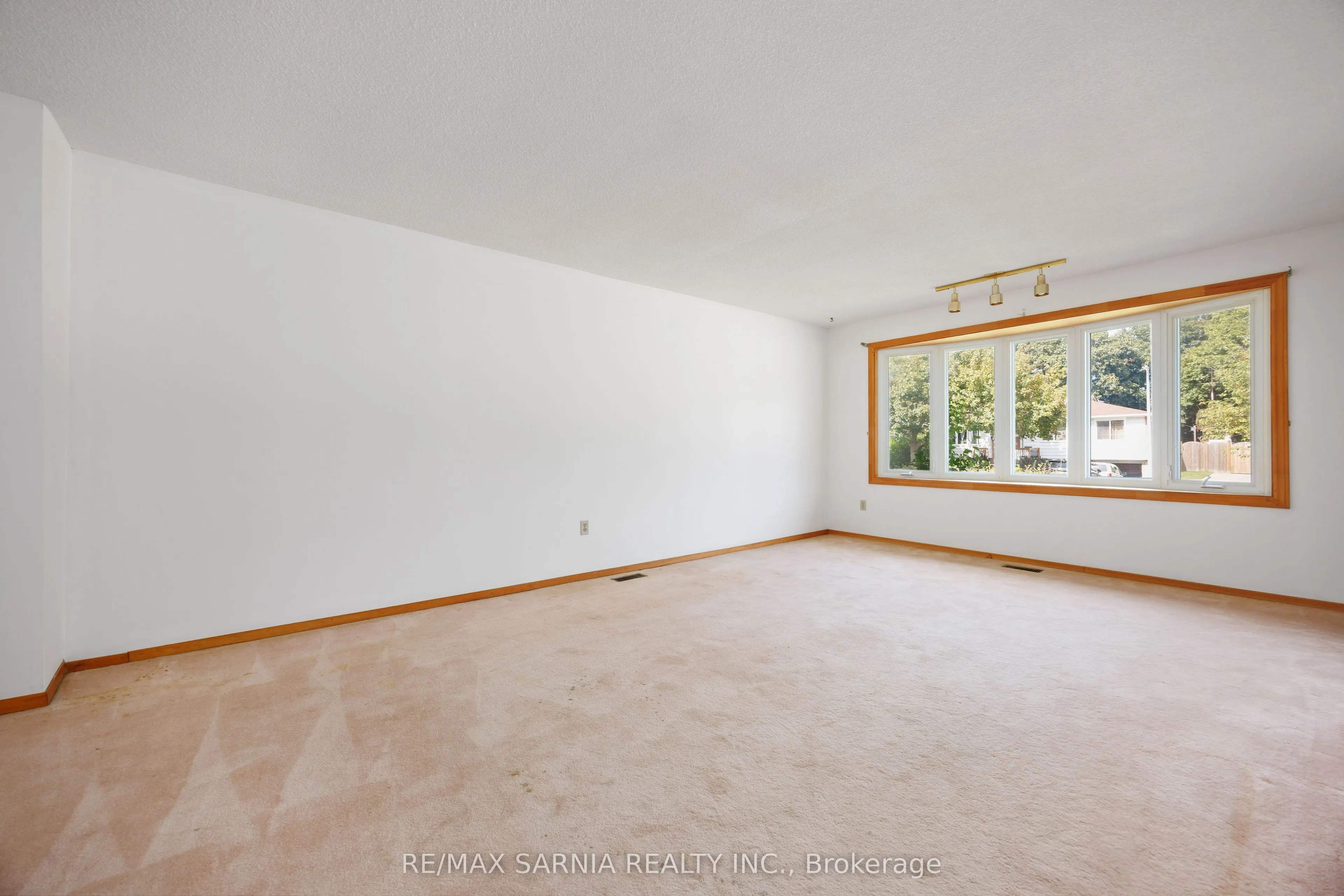 539 Nassau Crescent