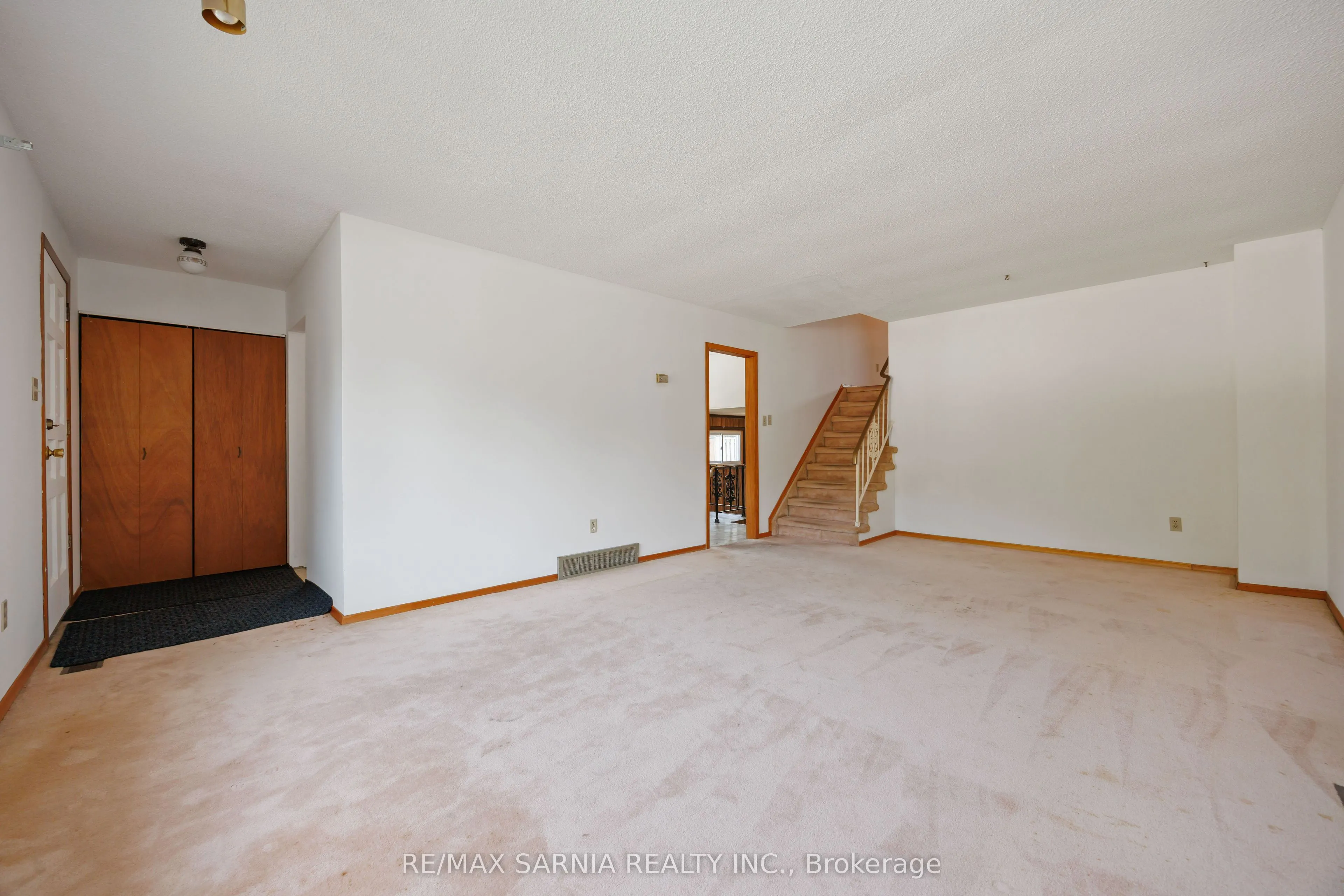 539 Nassau Crescent
