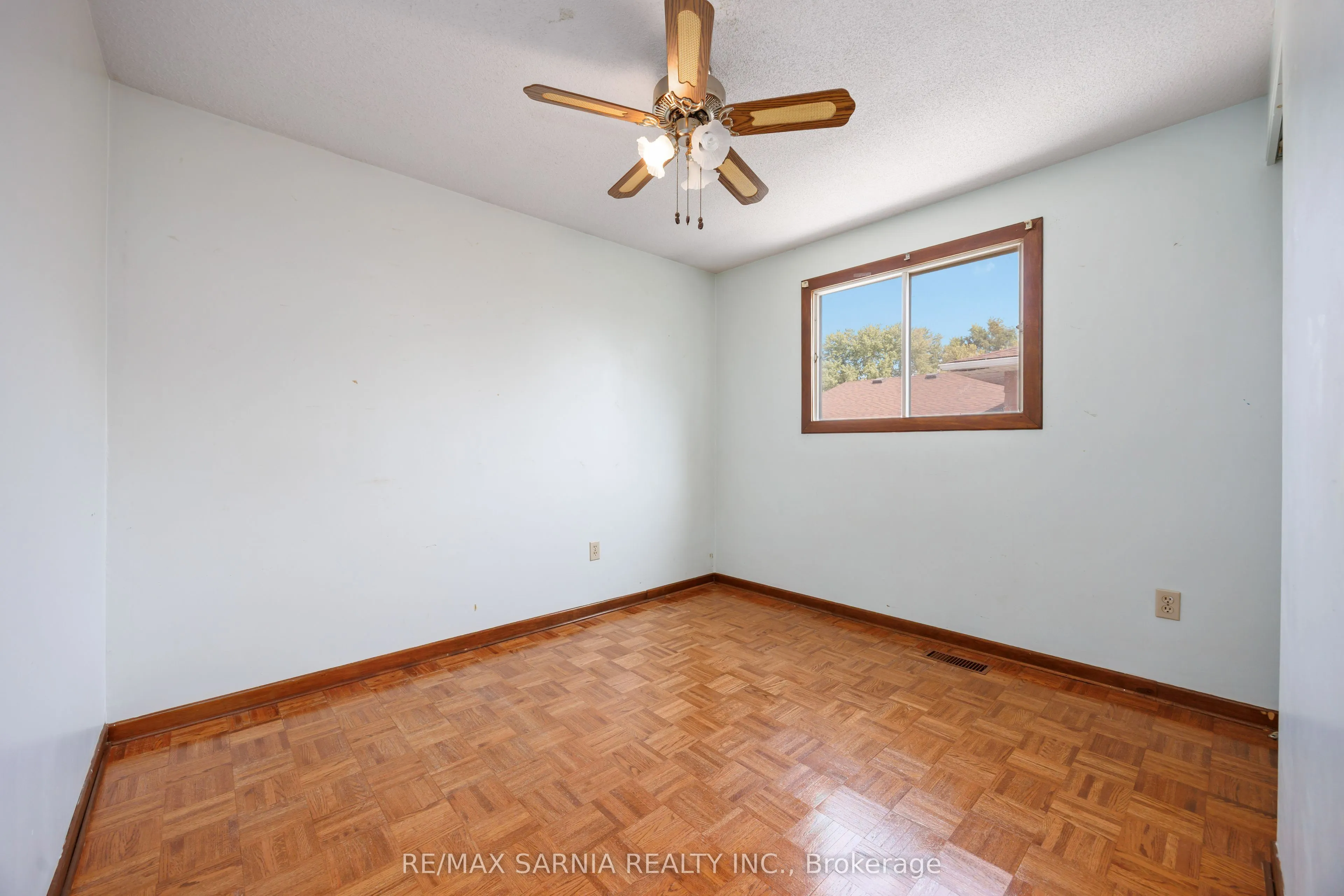 539 Nassau Crescent