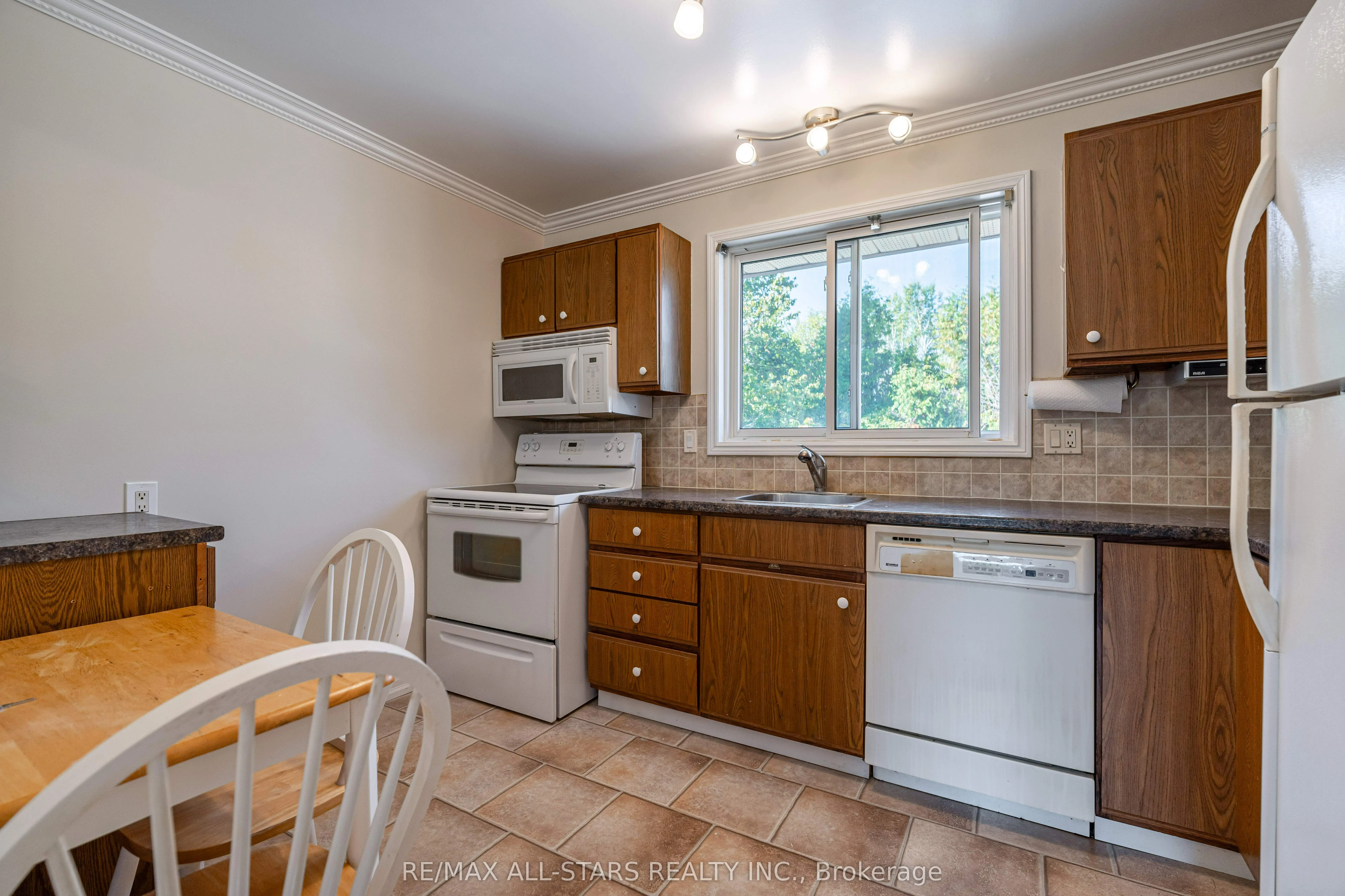 103 D Rita Crescent, #22