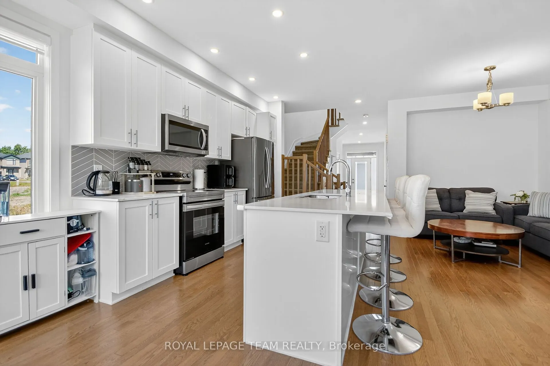 337 Ibanez Walk