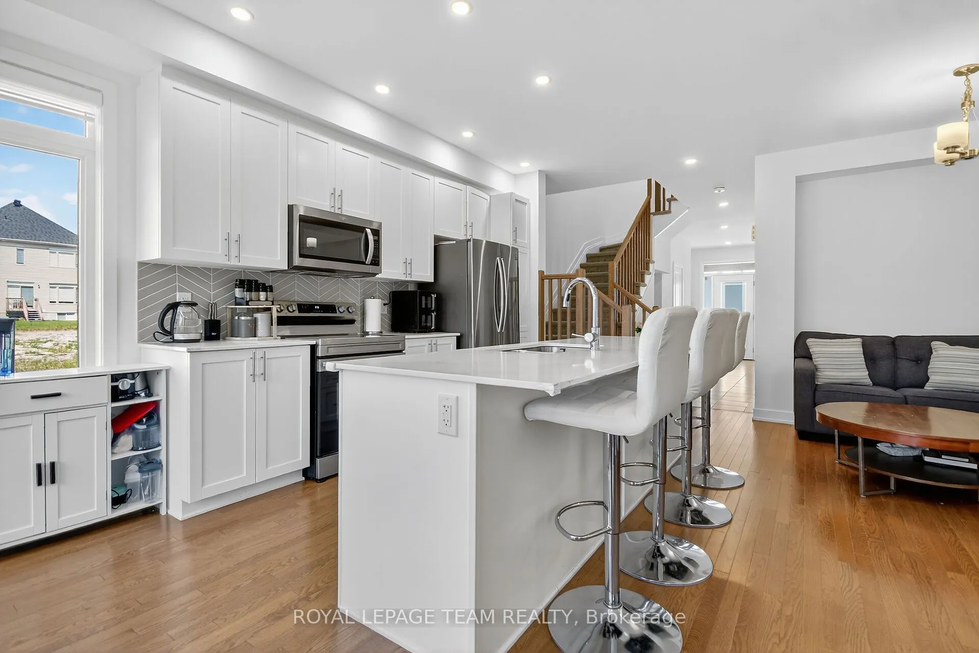 337 Ibanez Walk