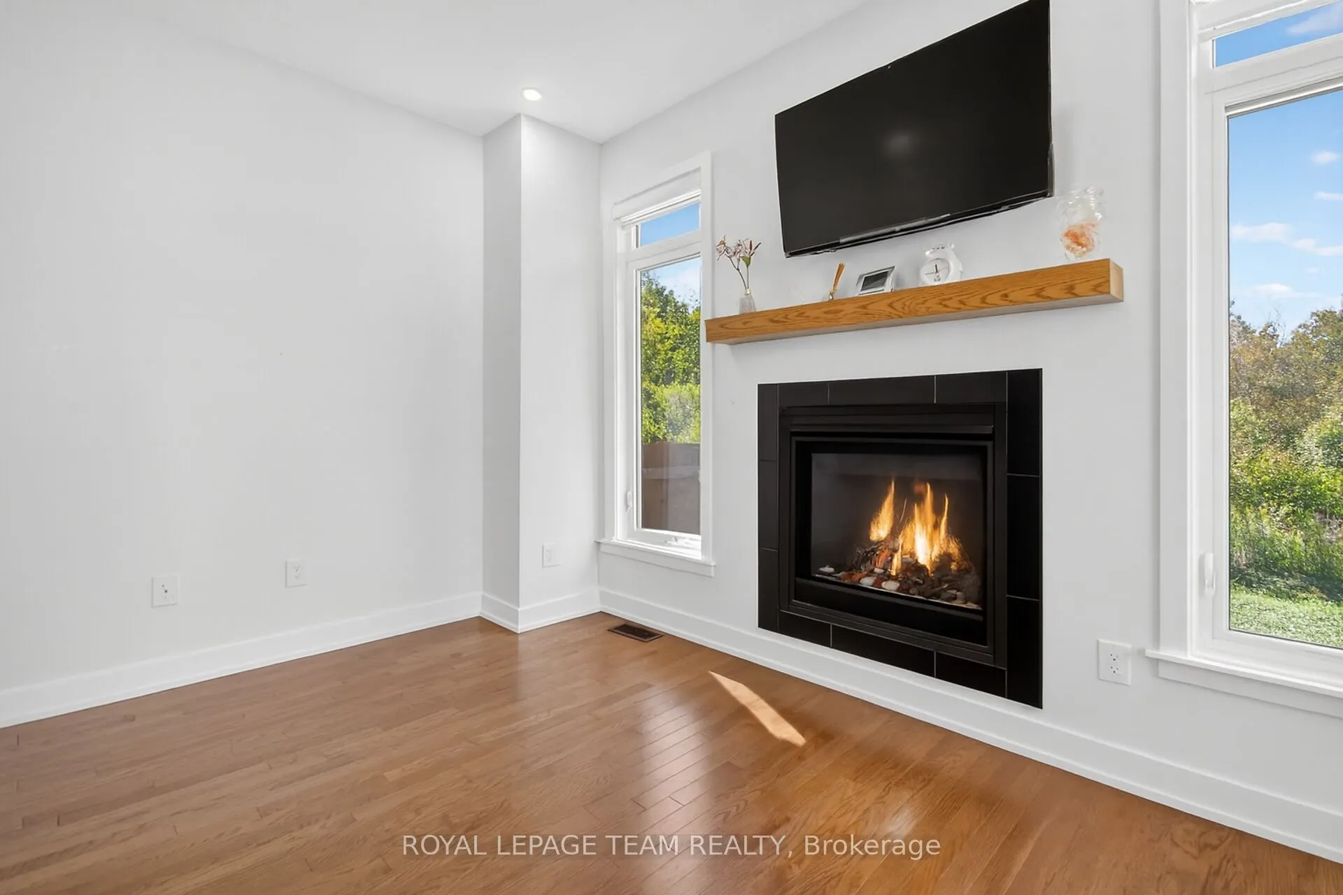 337 Ibanez Walk