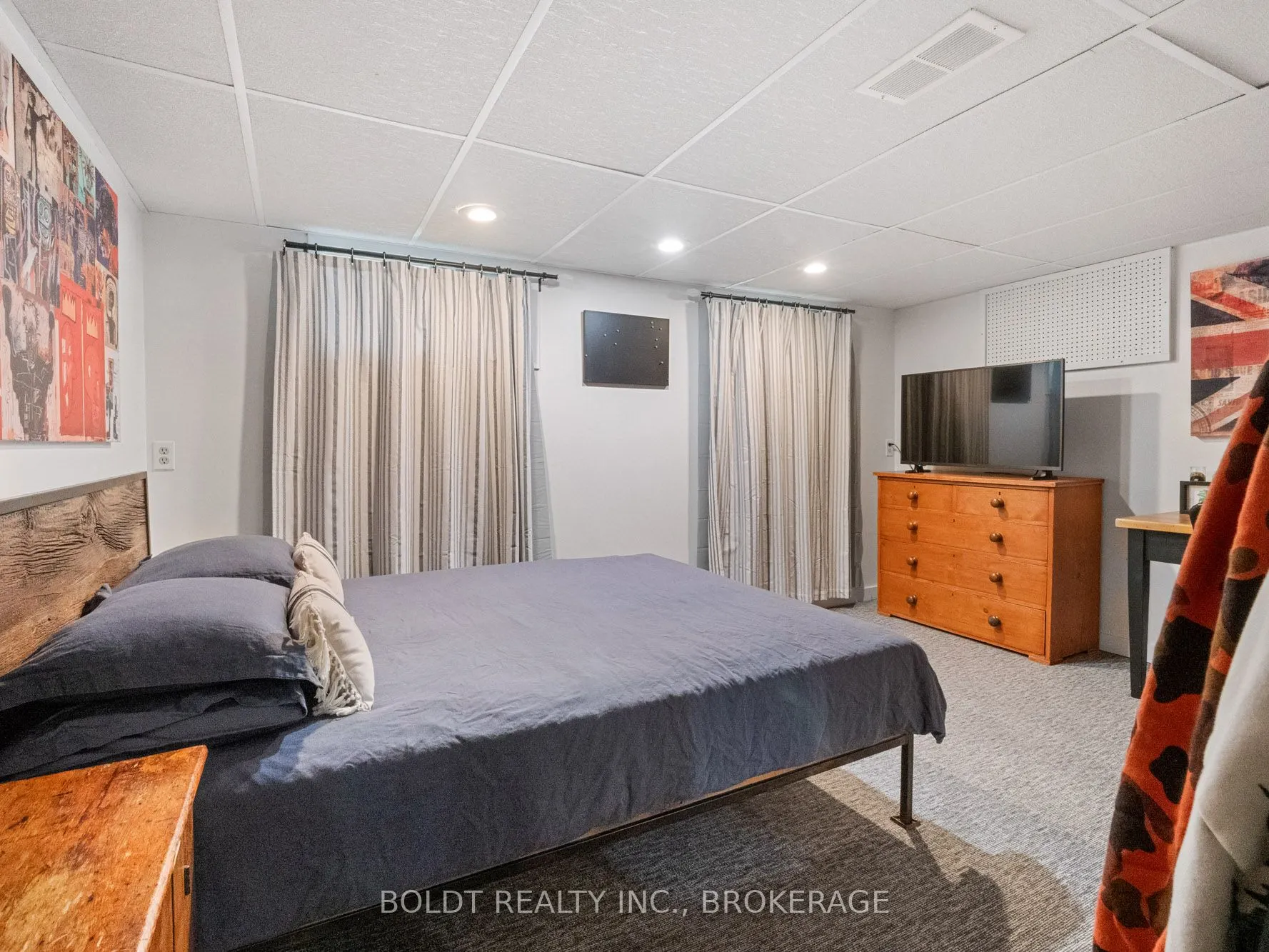 38 KENWORTH Drive