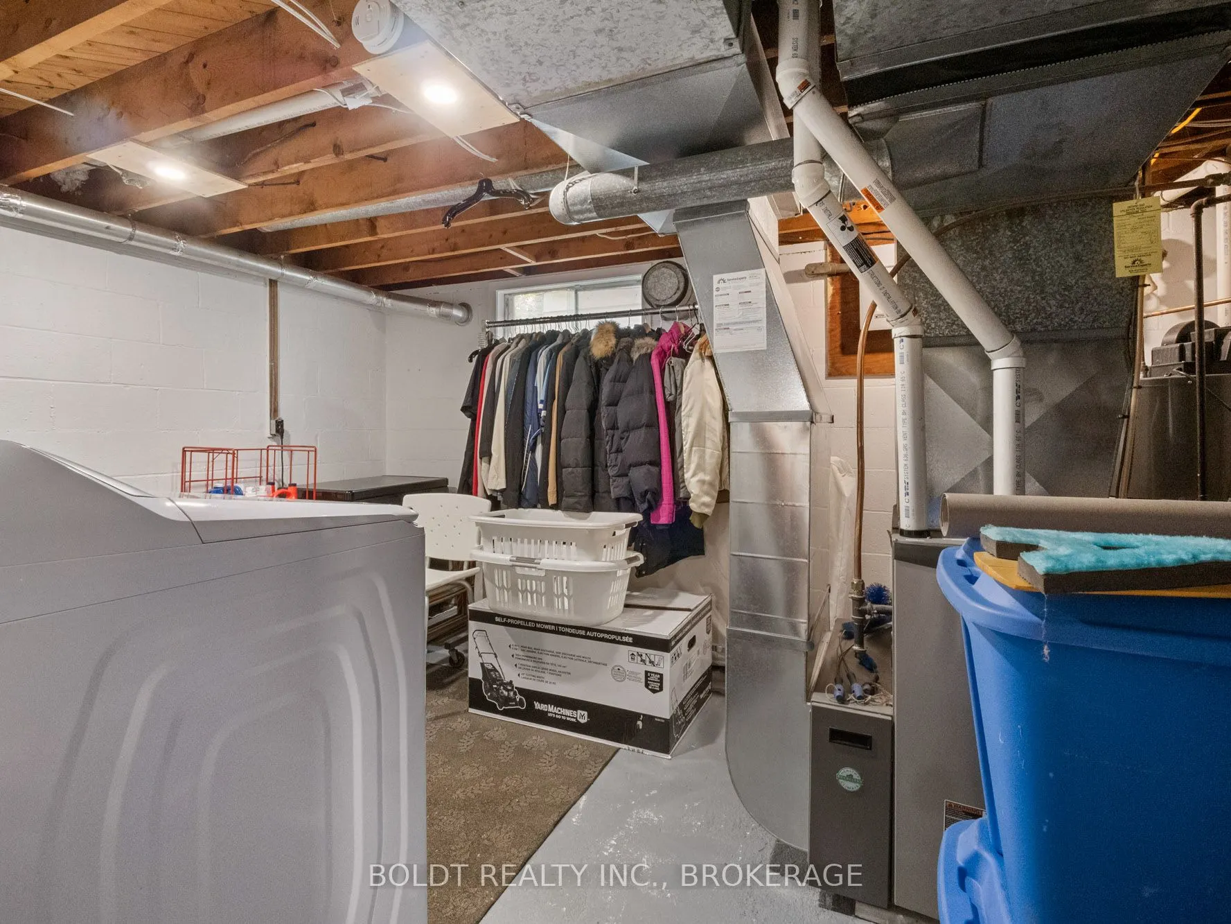 38 KENWORTH Drive