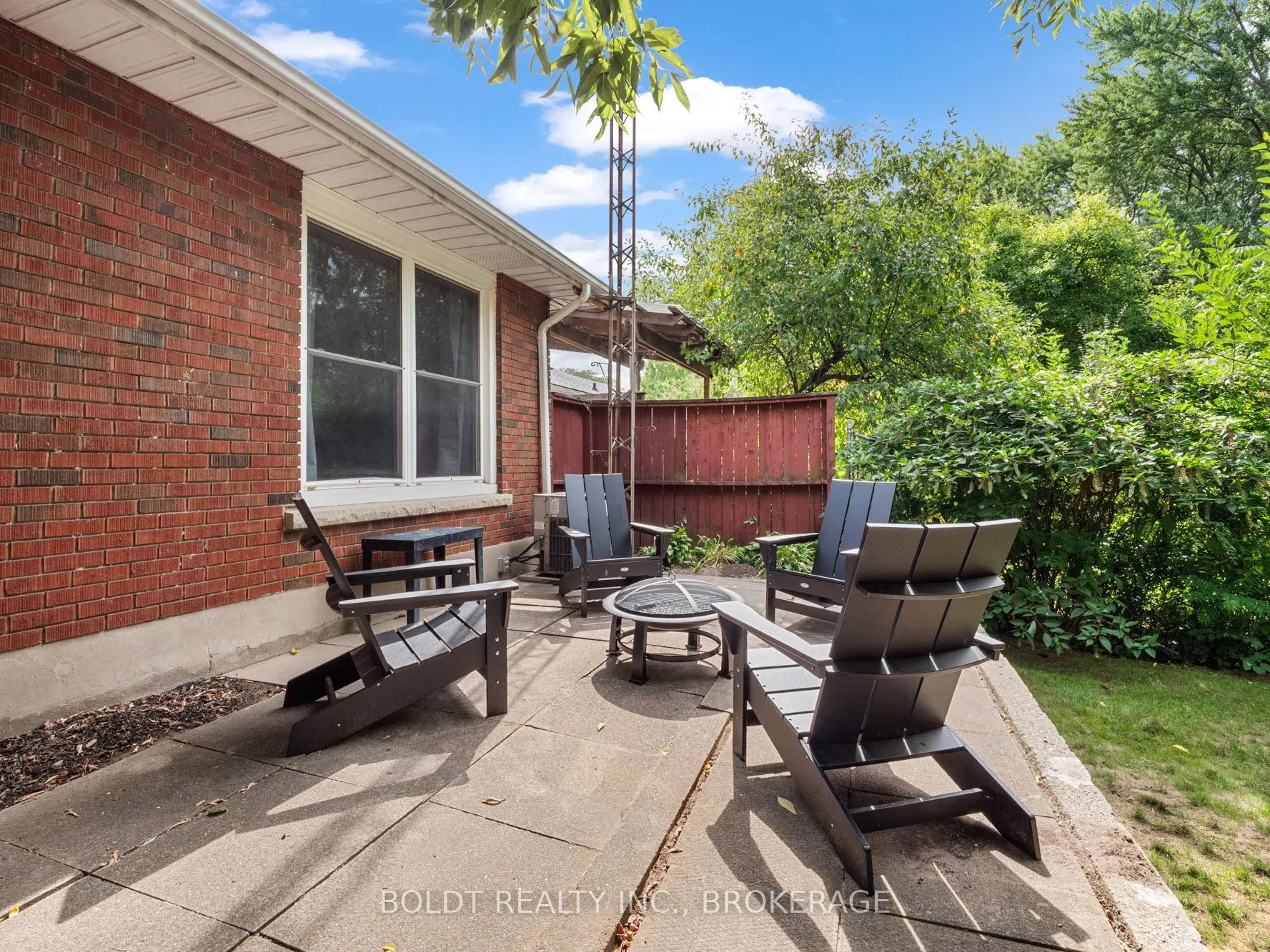 38 KENWORTH Drive