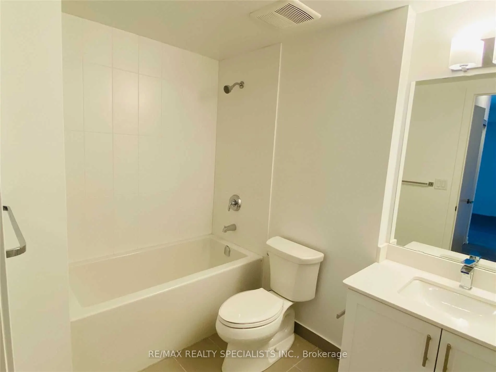 550 North Service Road, #213