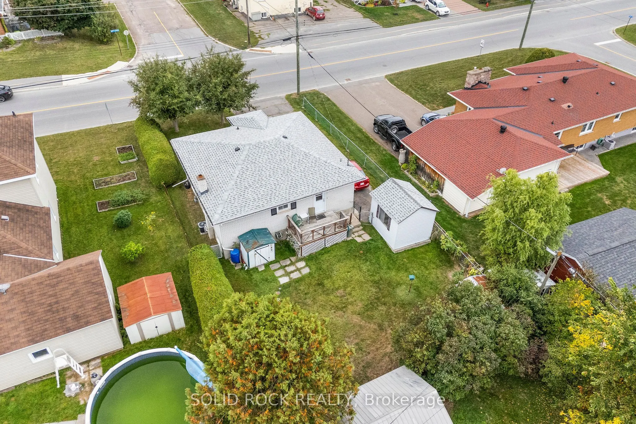 923 Raglan Street S