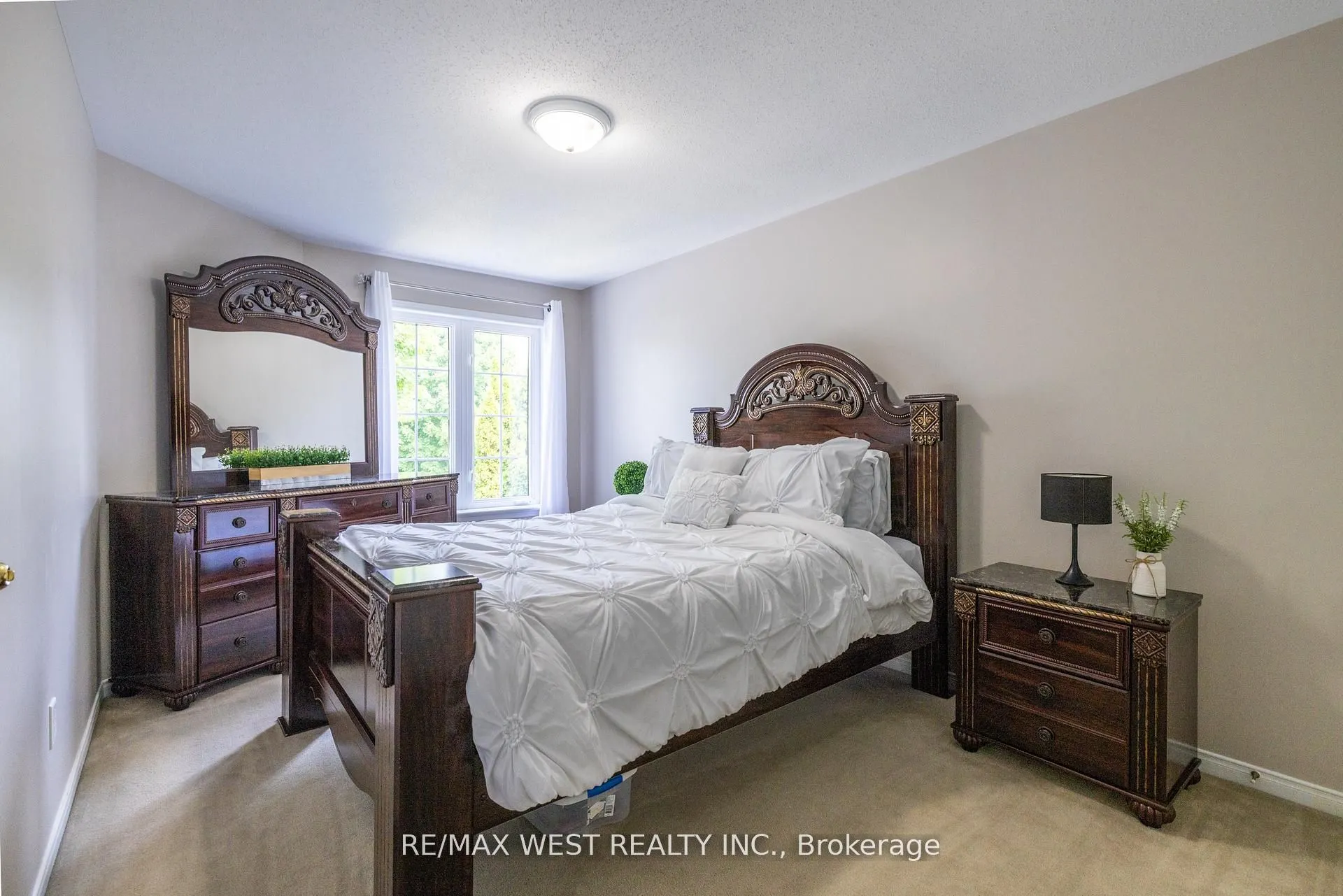 214 Castlegarth Crescent