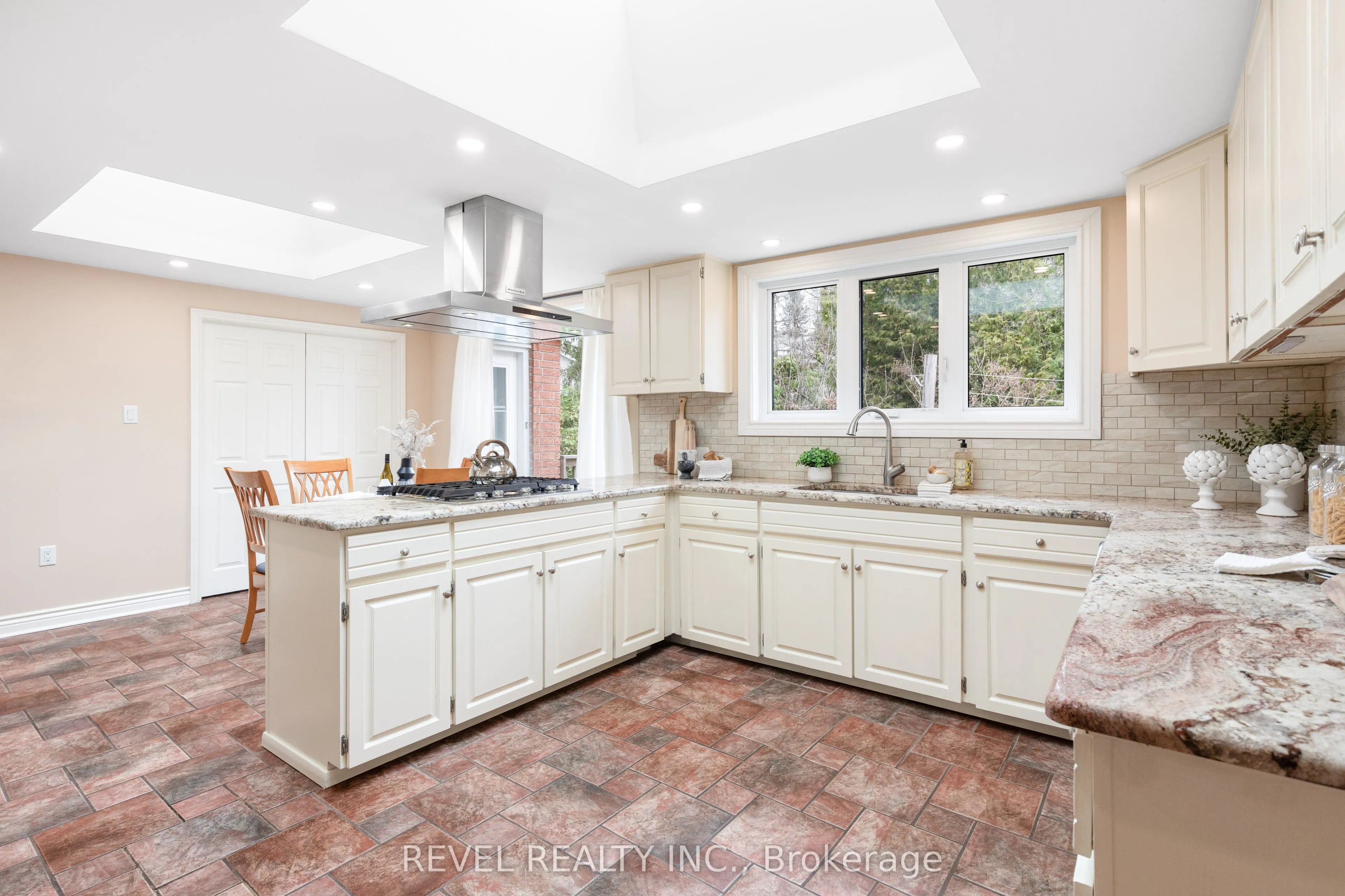 27 Cedar Crescent