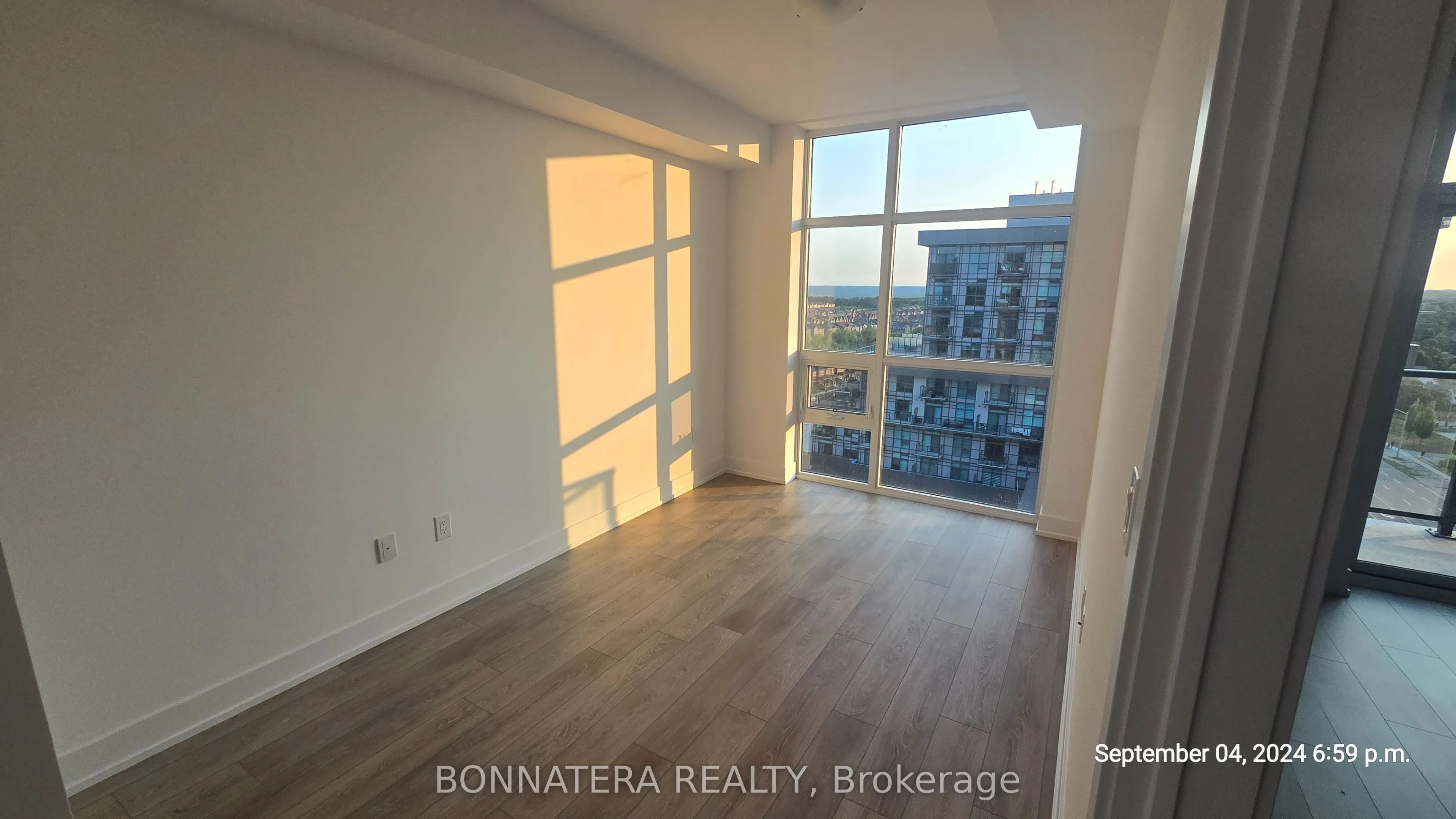 470 Dundas Street E, #1113