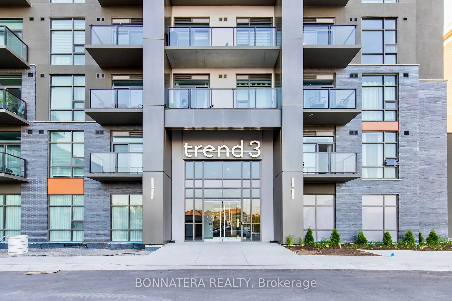 470 Dundas Street E, #1113