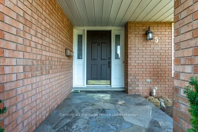 5 Thomas Avenue
