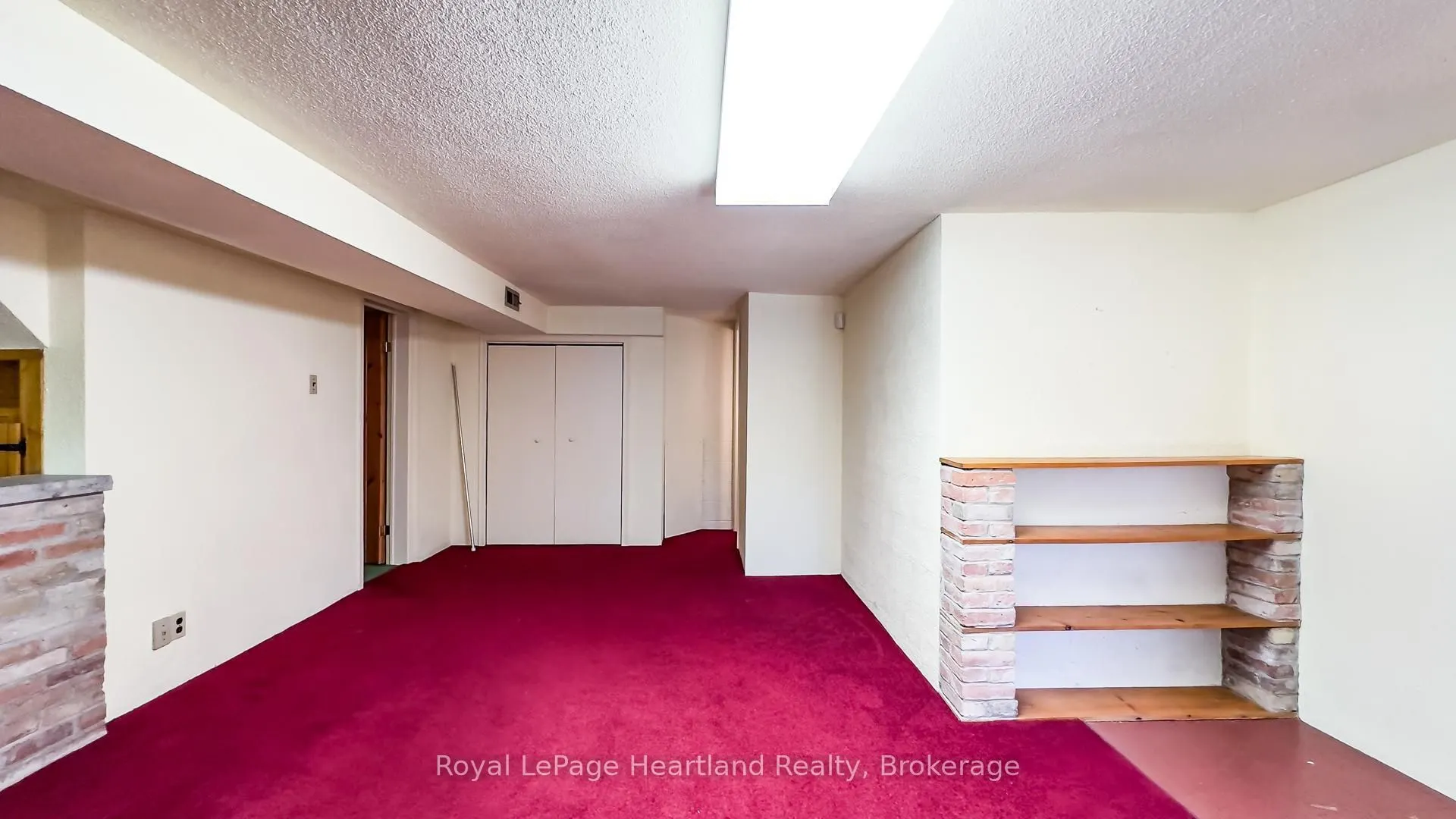 25 Wellington Street N