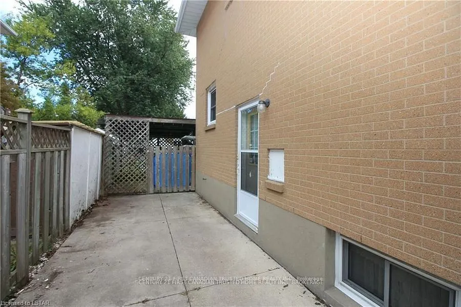 686 Kember Avenue