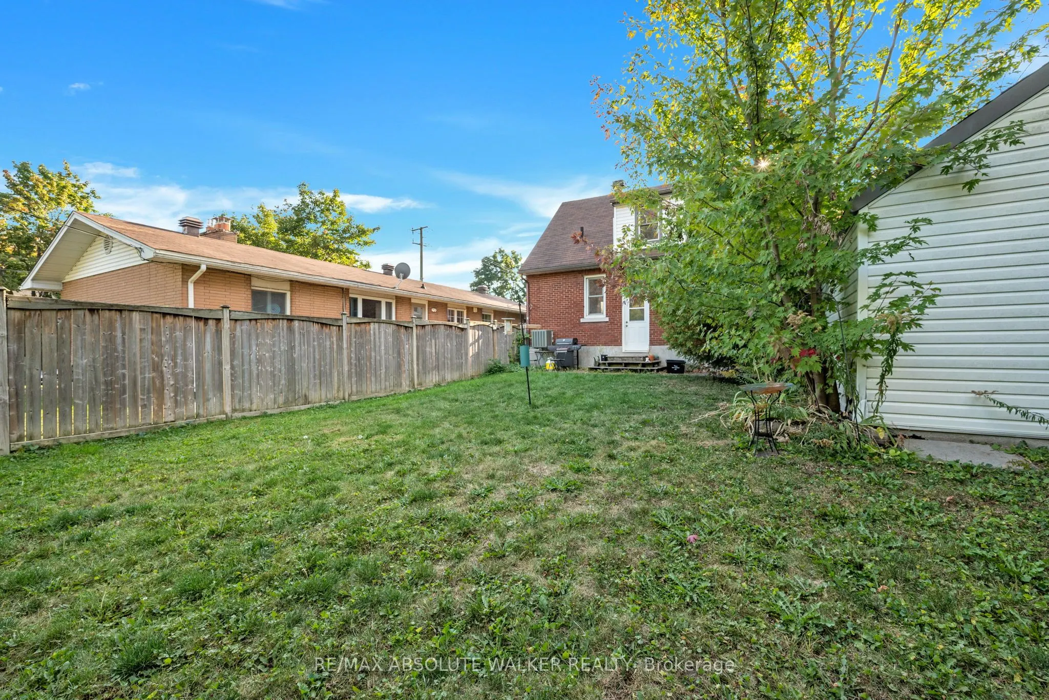 899 Maplewood Avenue
