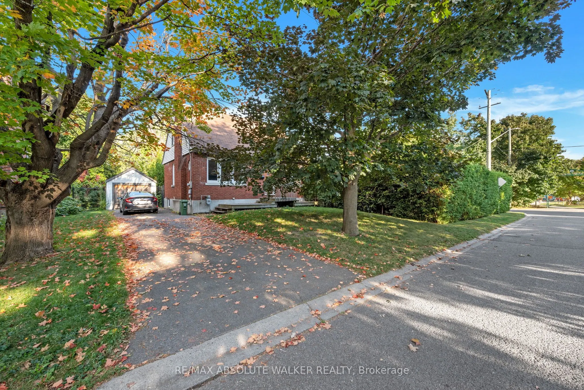 899 Maplewood Avenue