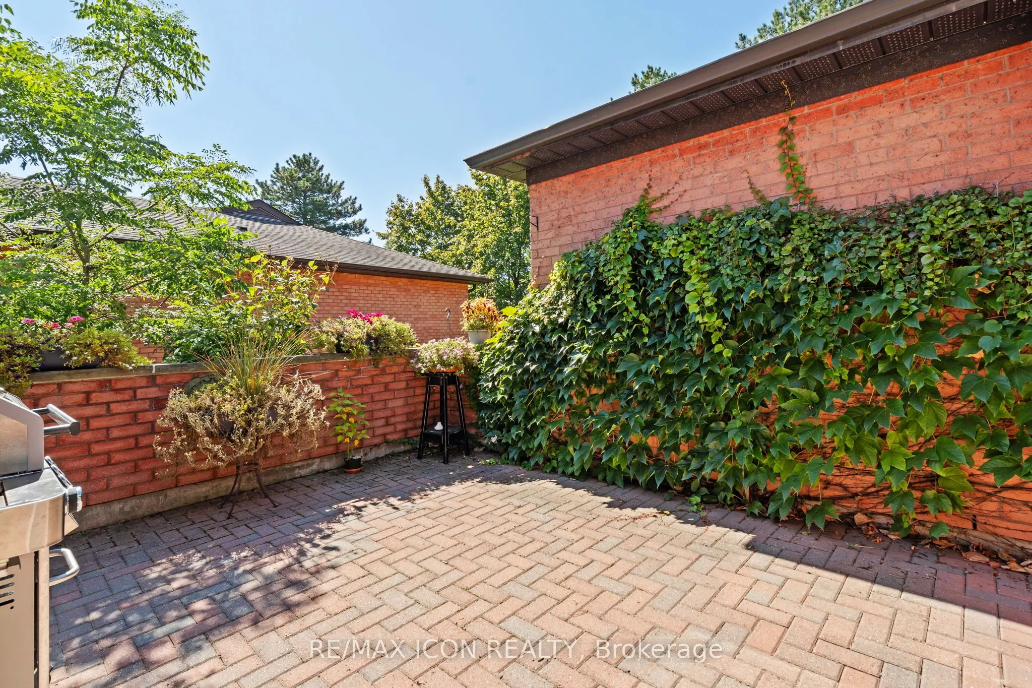 65 Fiddlers Green Road, #1