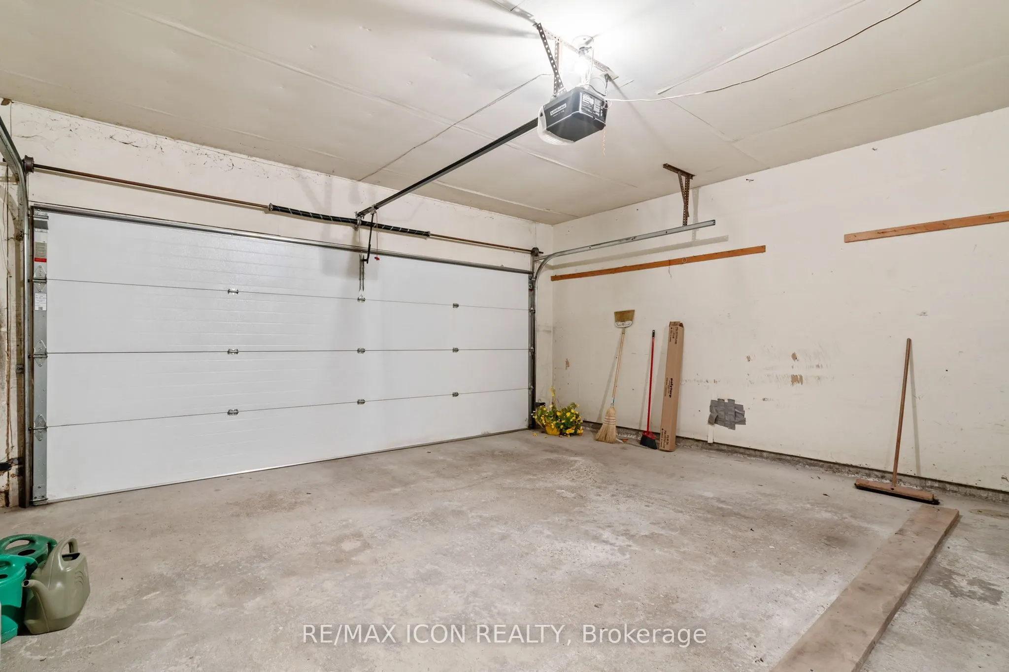 65 Fiddlers Green Road, #1