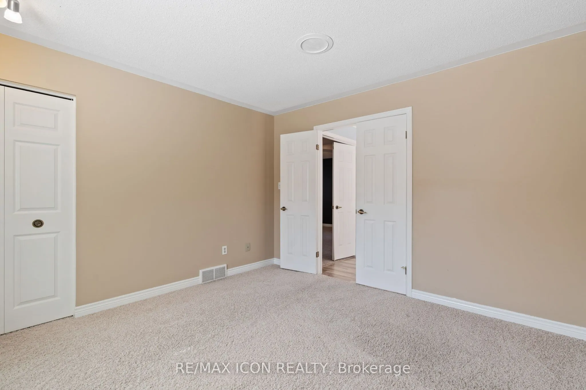 65 Fiddlers Green Road, #1