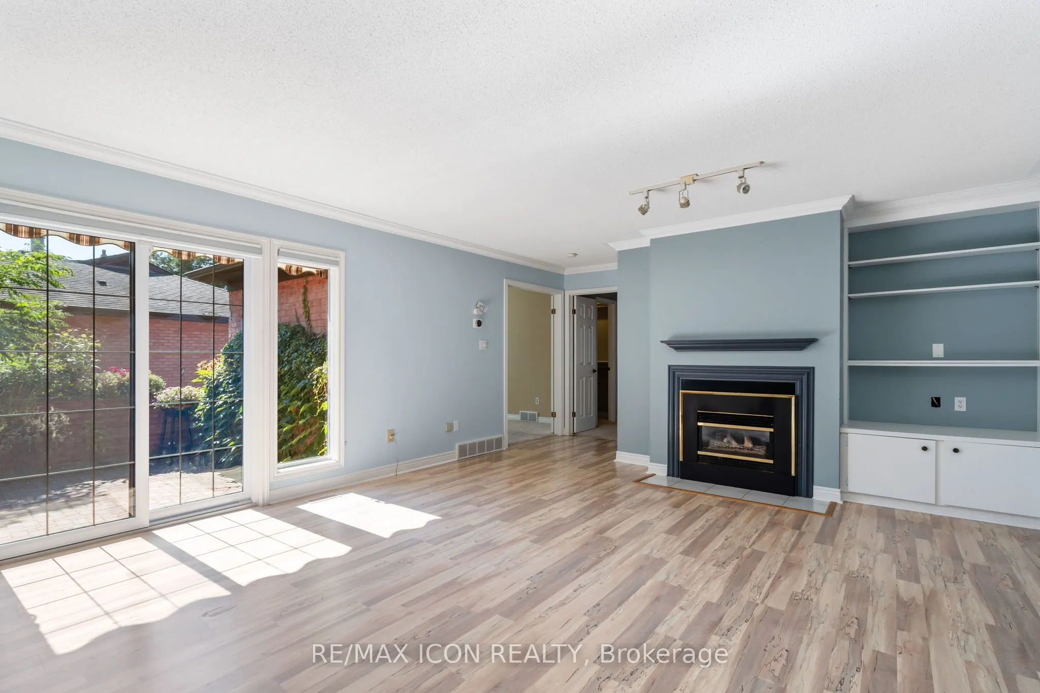65 Fiddlers Green Road, #1