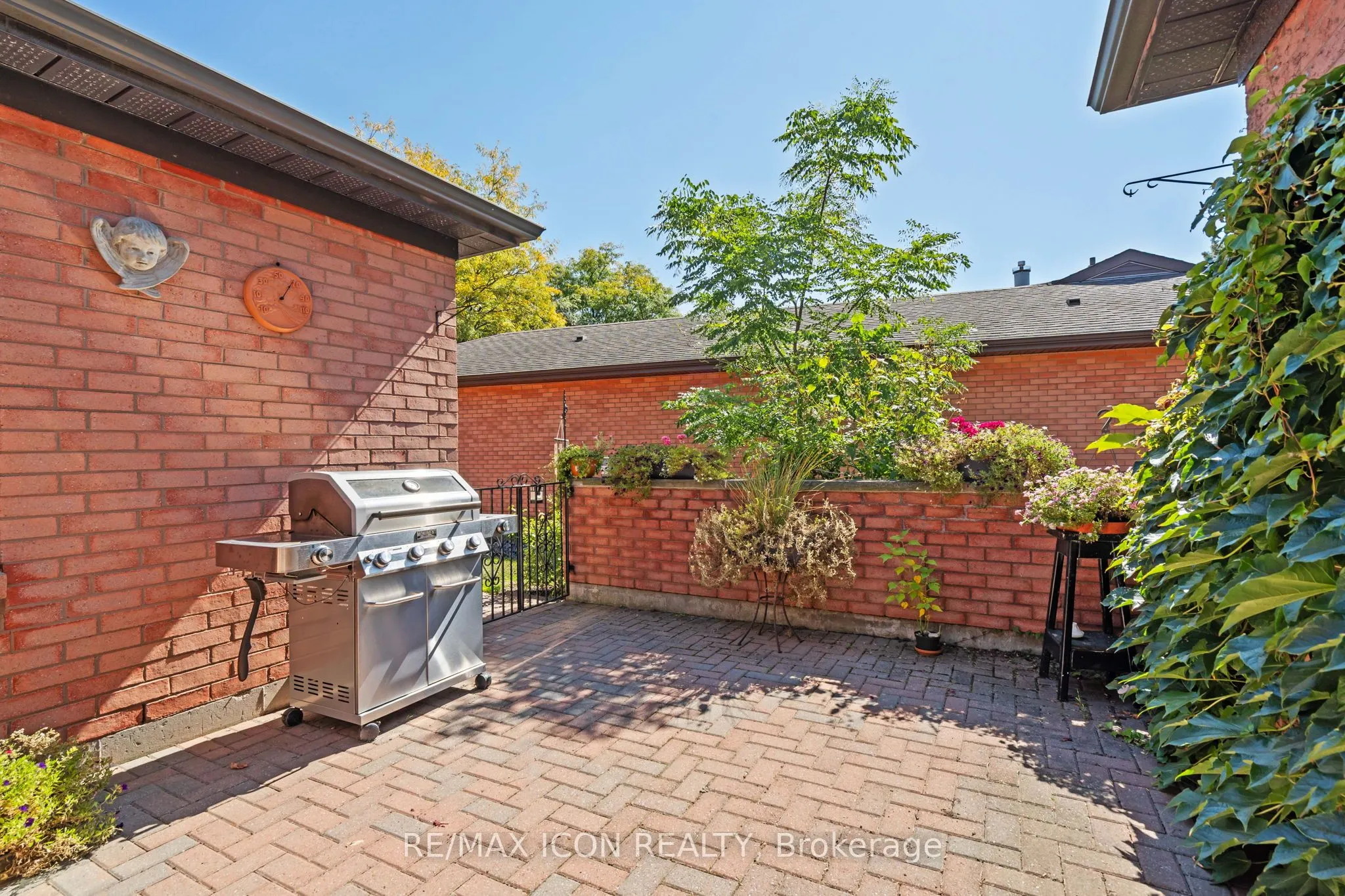 65 Fiddlers Green Road, #1