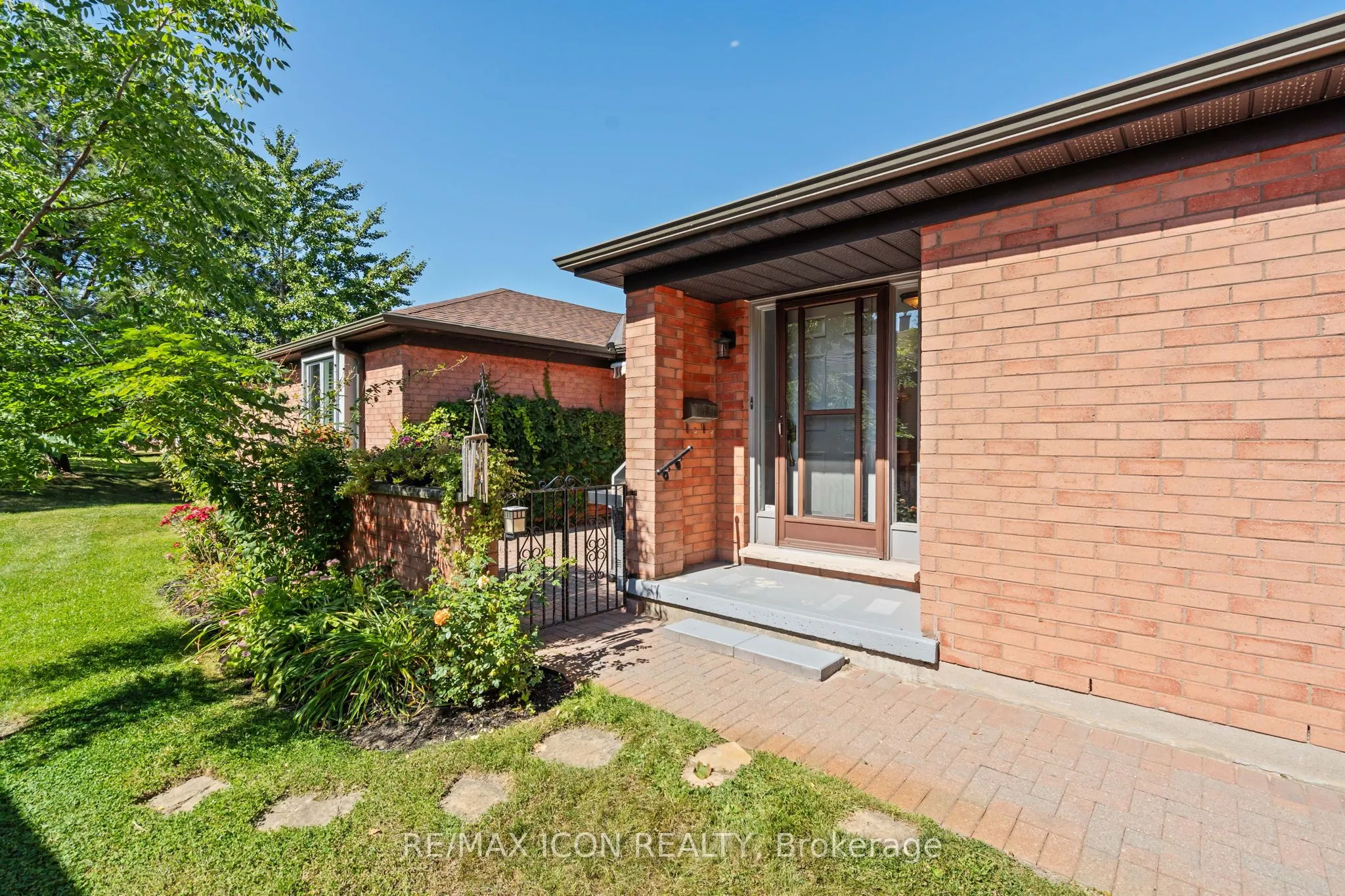 65 Fiddlers Green Road, #1