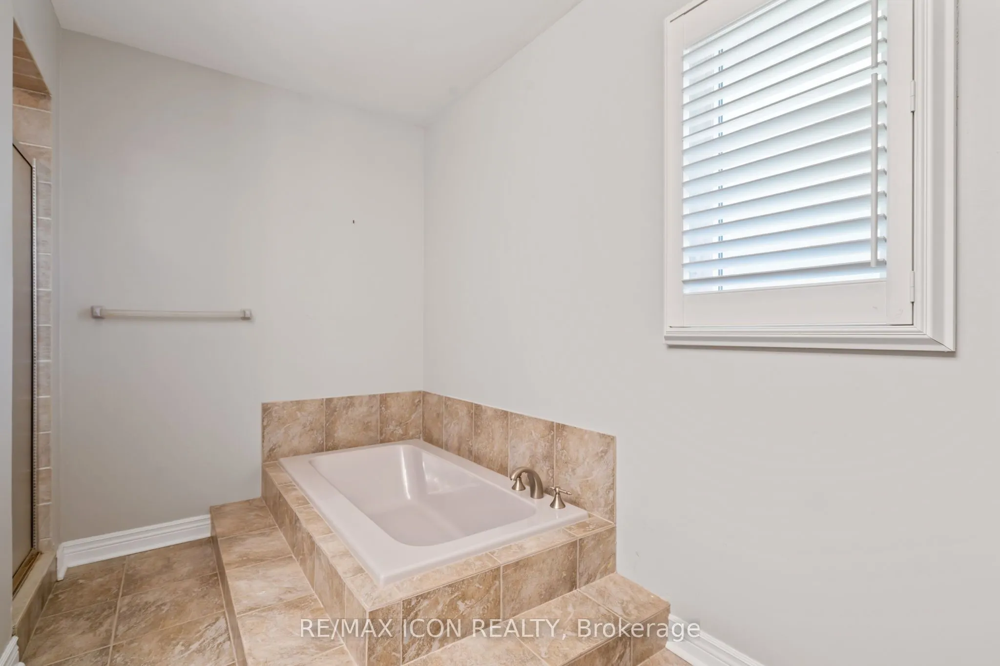 65 Fiddlers Green Road, #1