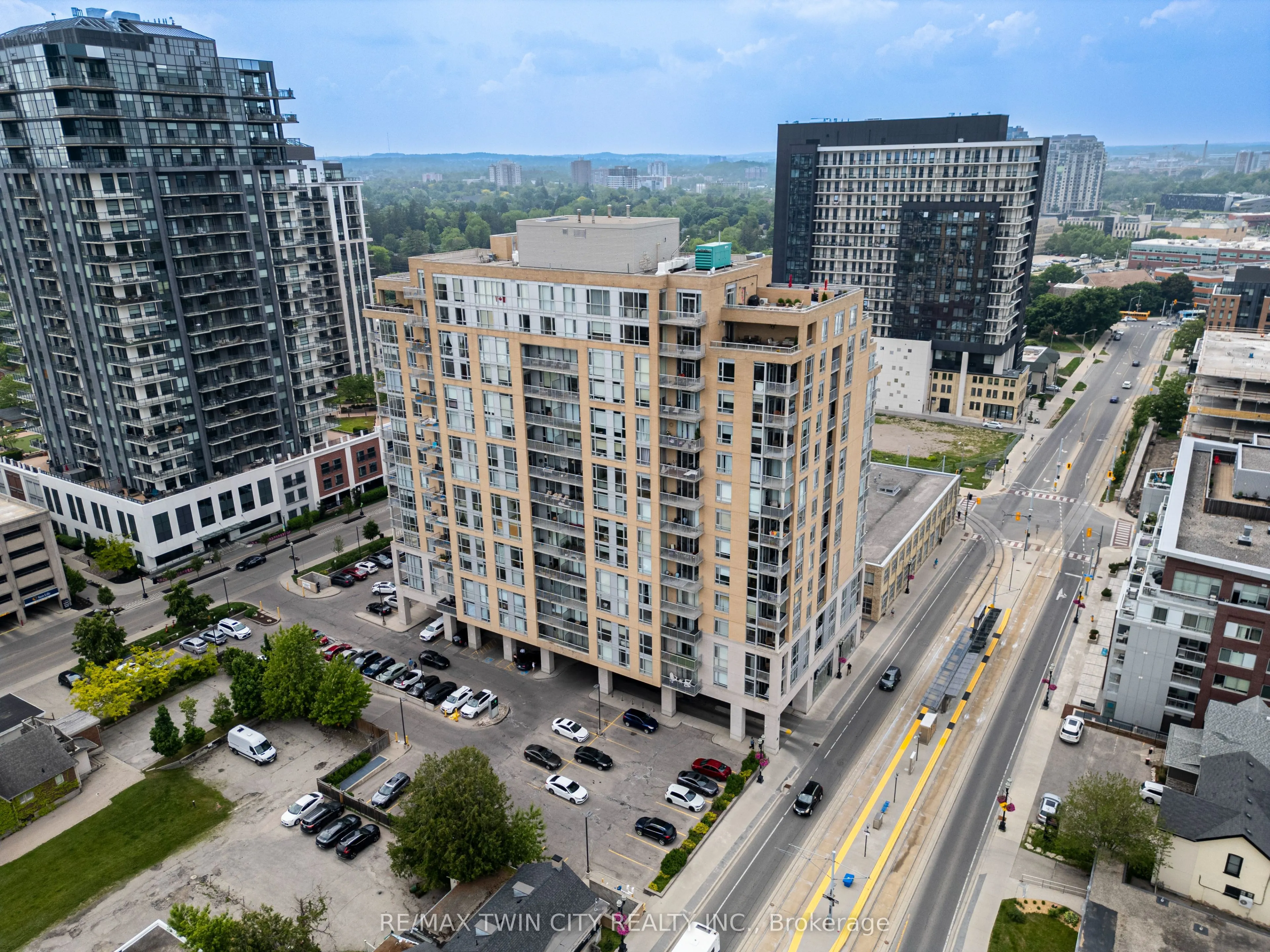 191 King Street S, #1306